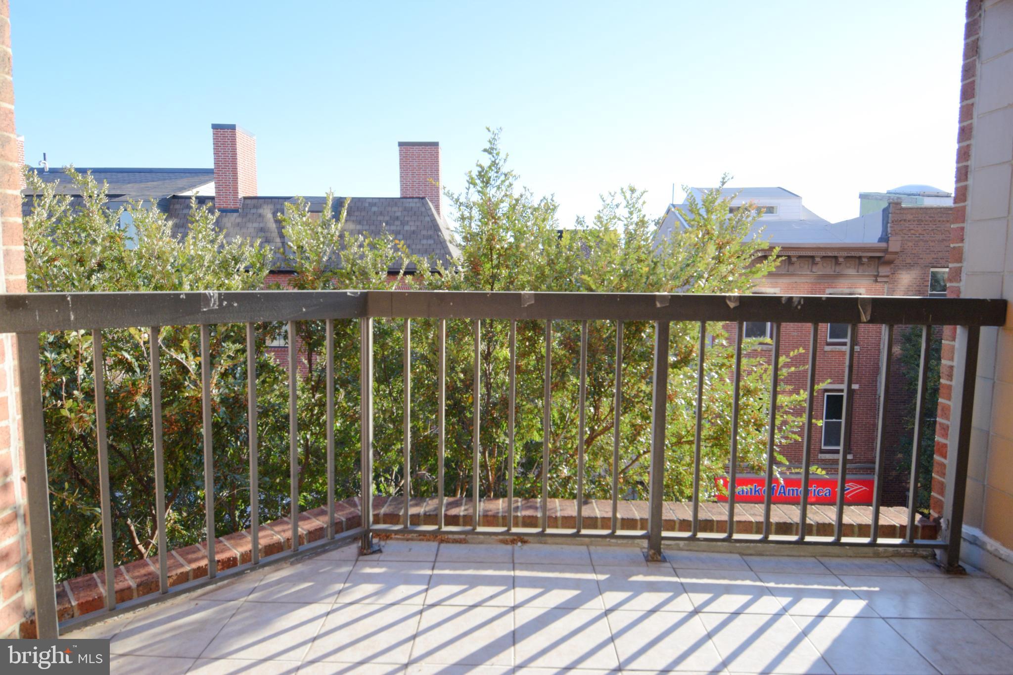 QUEEN VILLAGE - Residential