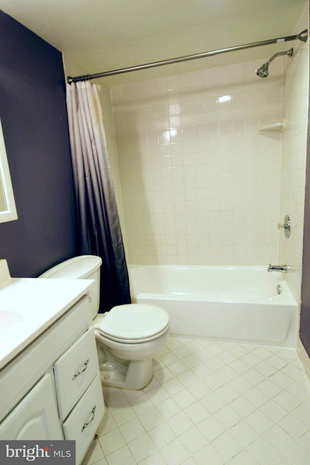 QUEEN VILLAGE - Residential