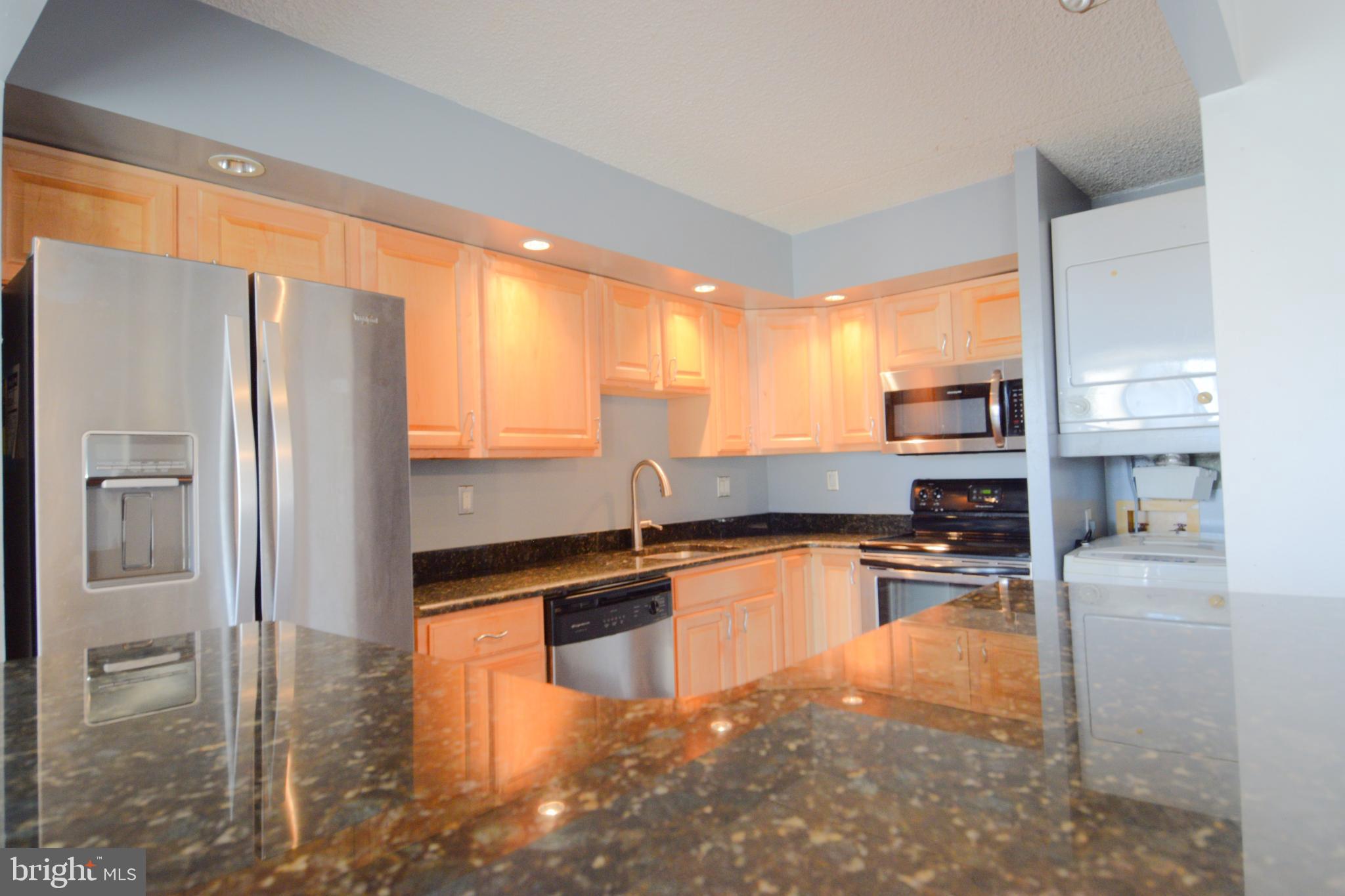 QUEEN VILLAGE - Residential