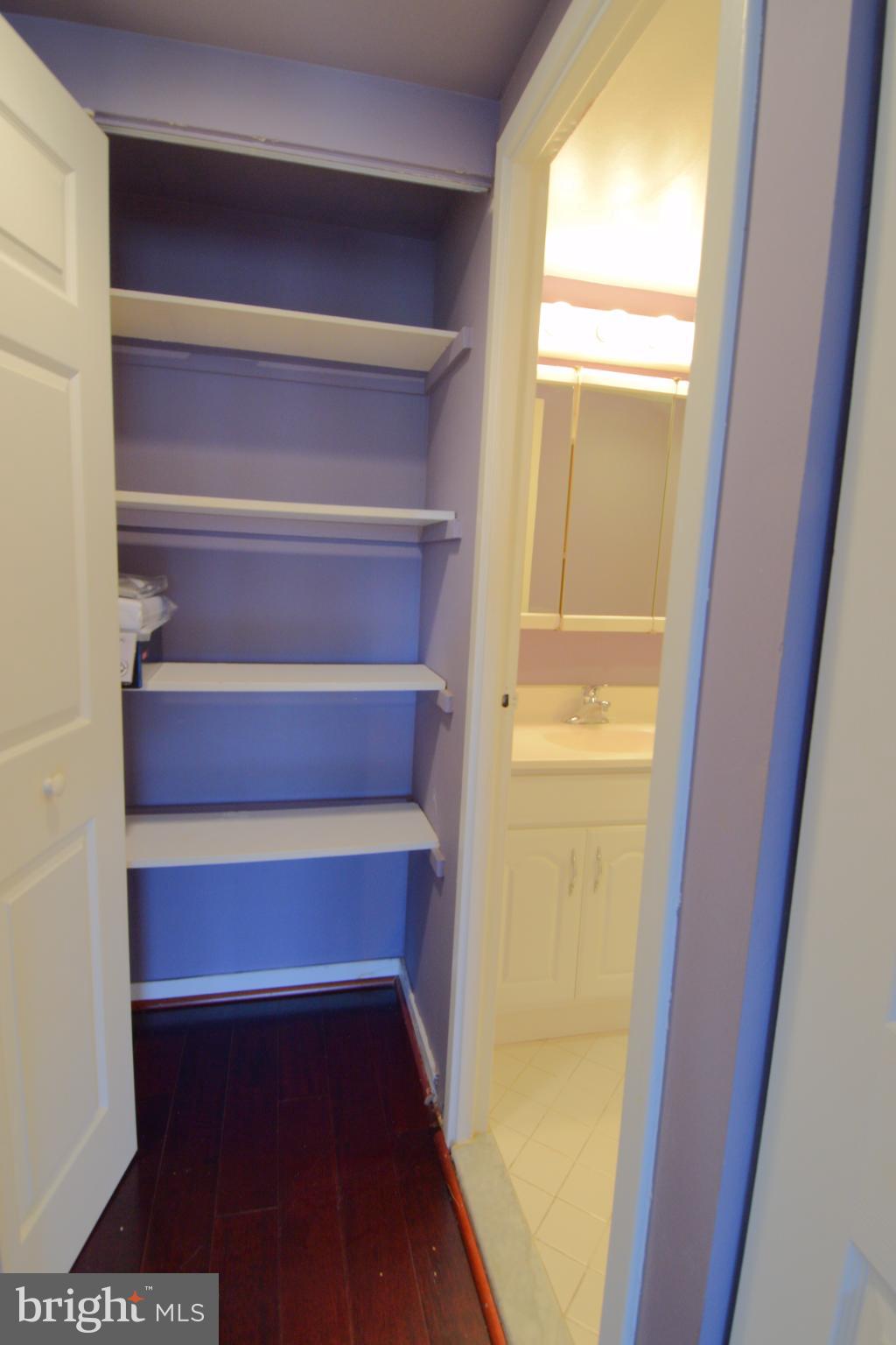 QUEEN VILLAGE - Residential