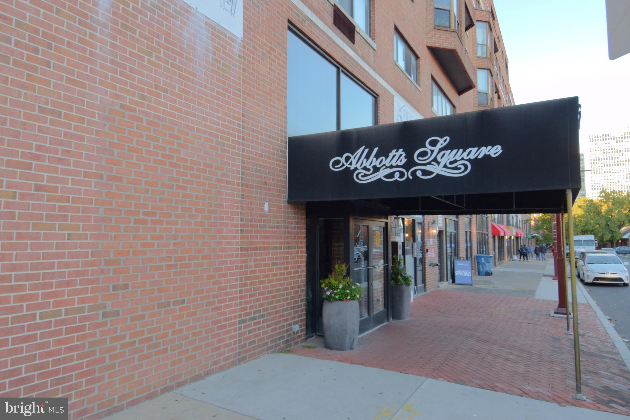 QUEEN VILLAGE - Residential