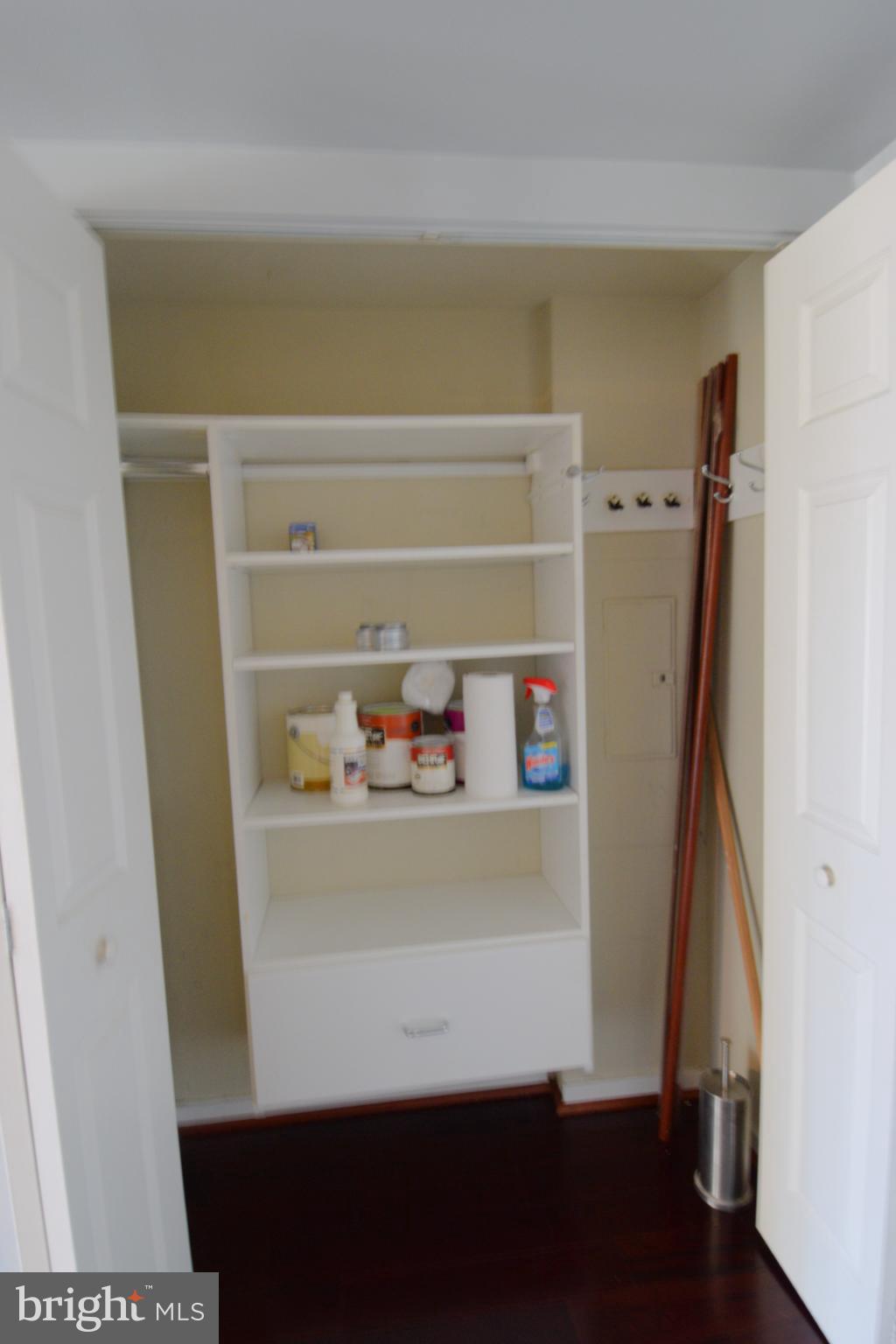 QUEEN VILLAGE - Residential