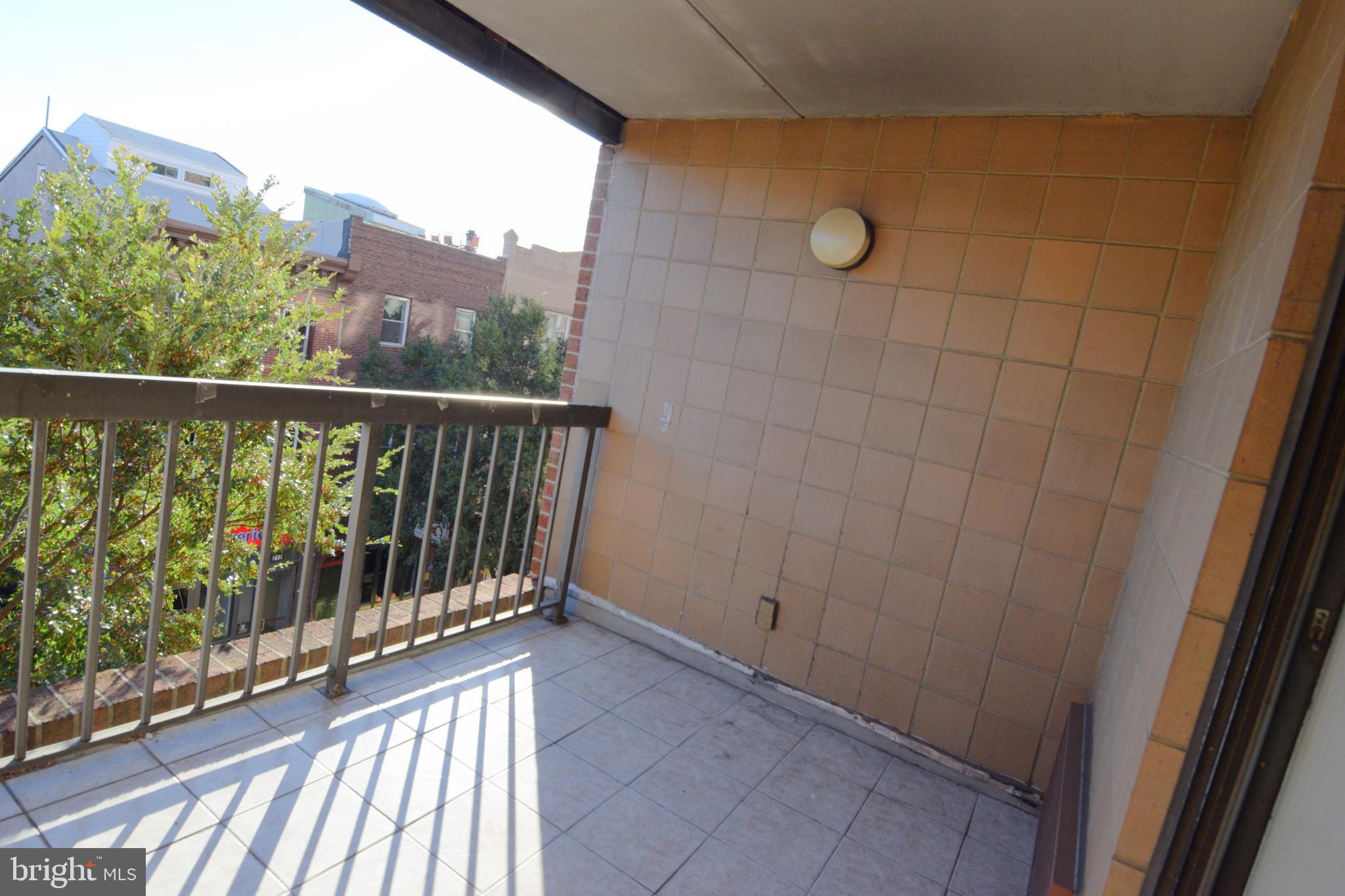 QUEEN VILLAGE - Residential