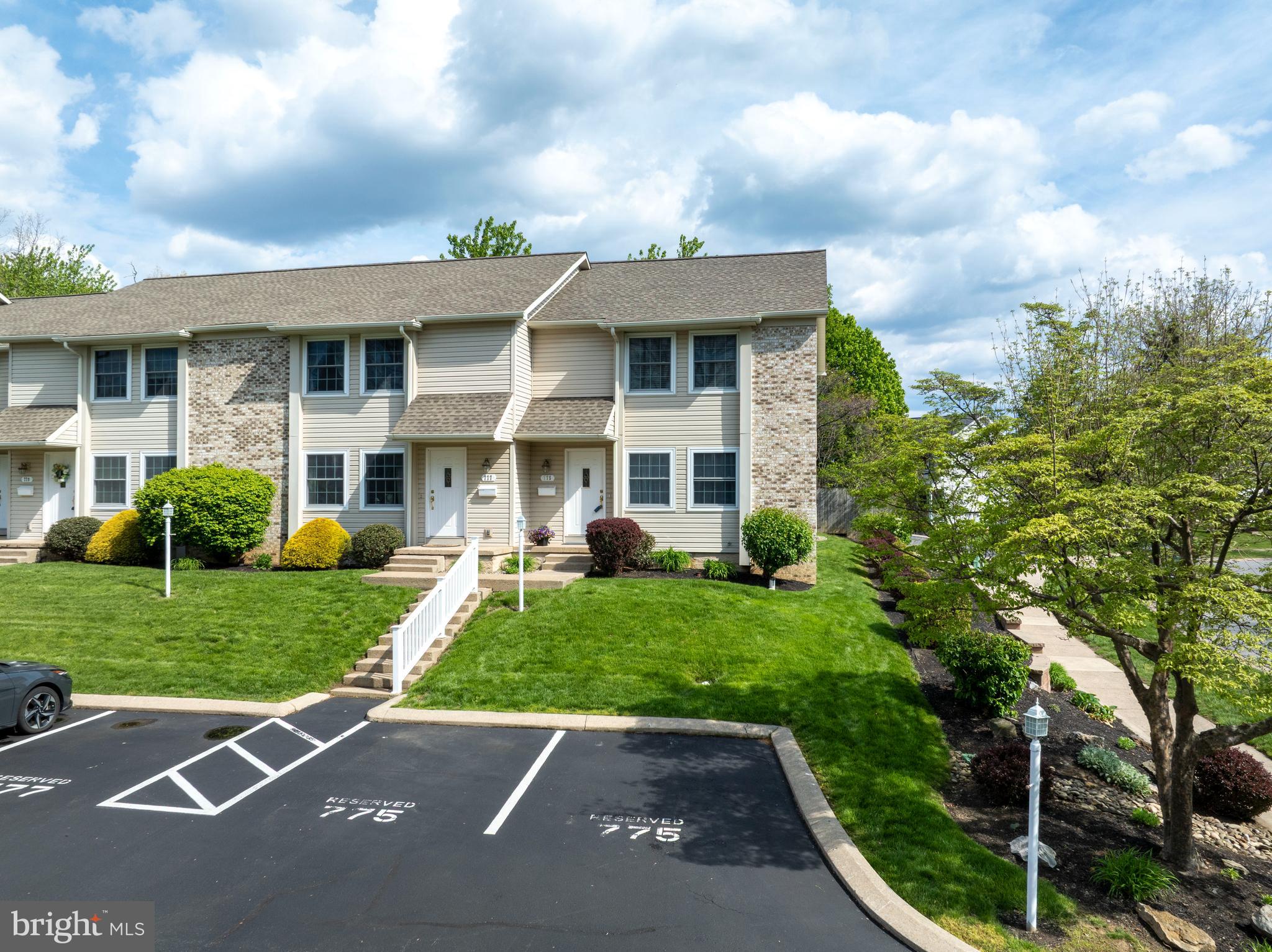 MAPLEWOOD TOWNHOUSES - Residential