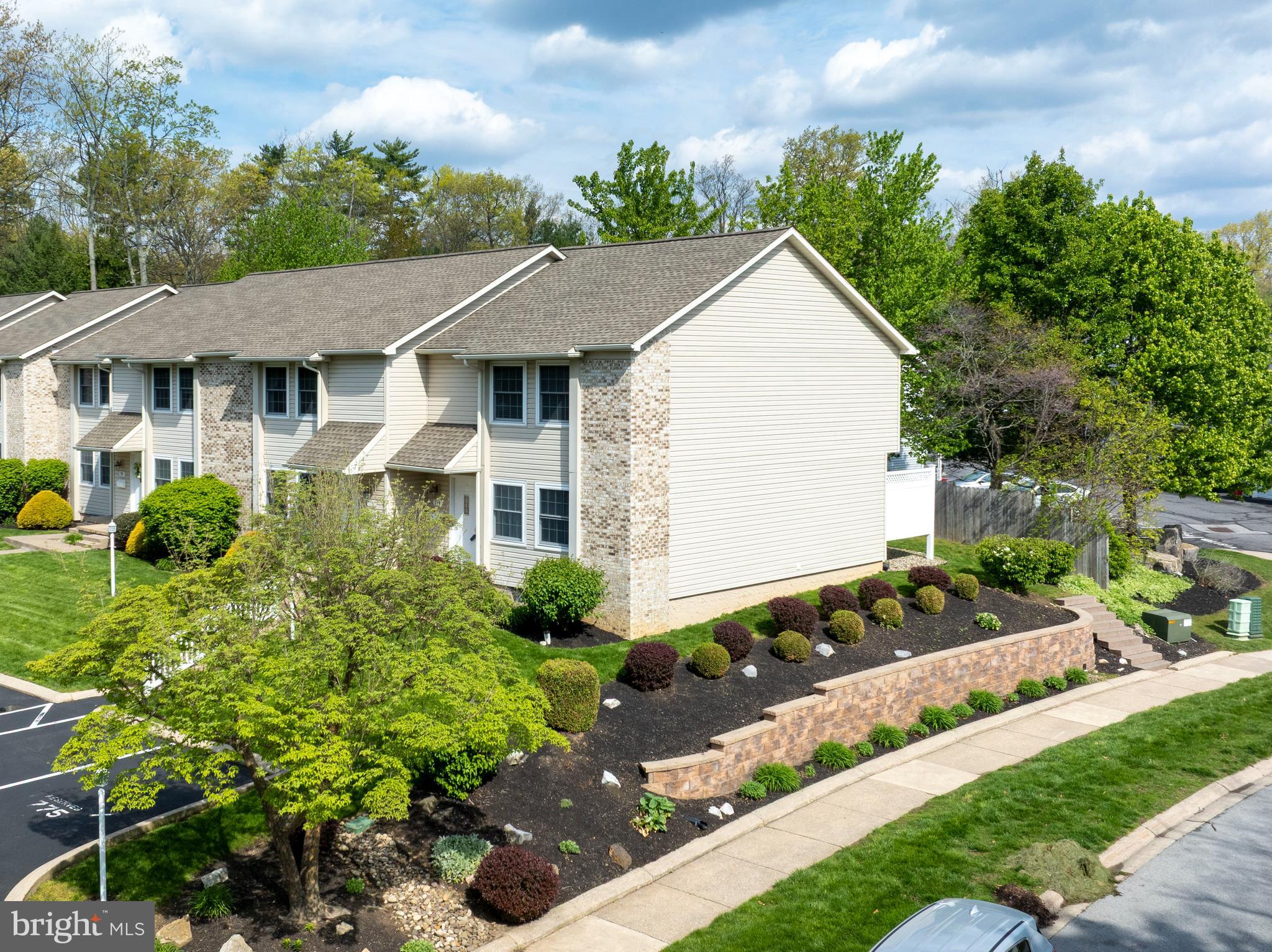 MAPLEWOOD TOWNHOUSES - Residential