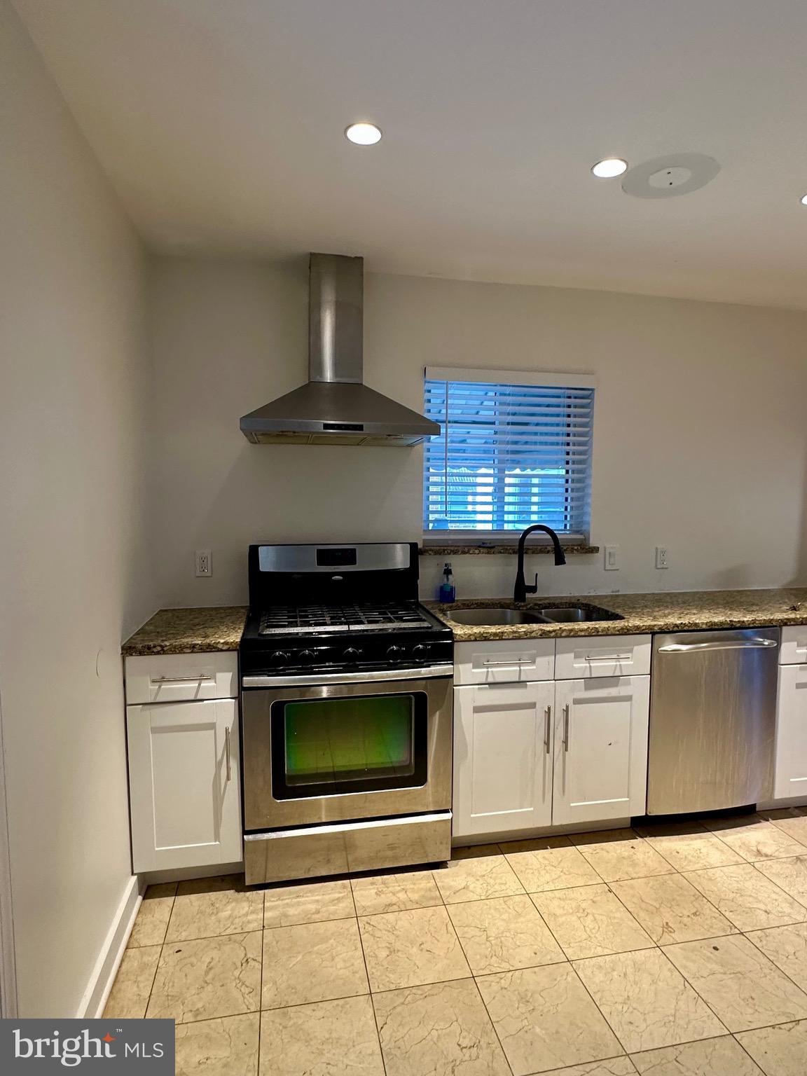 LEWISDALE - Residential Lease