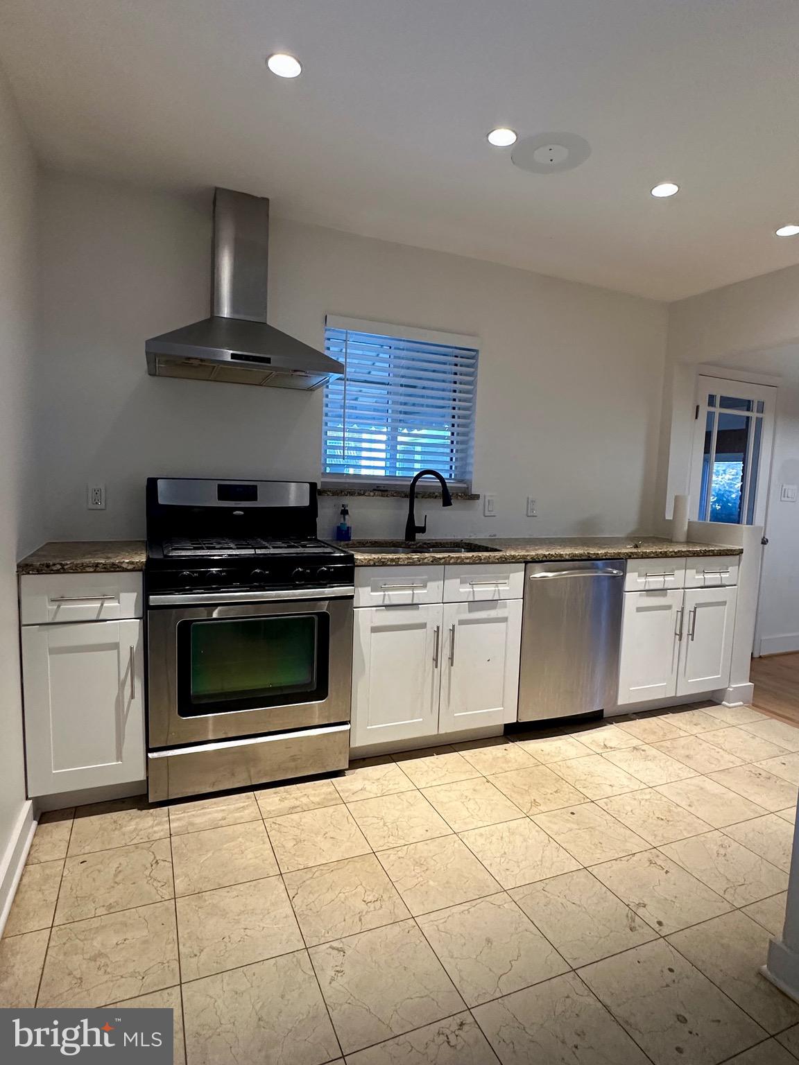 LEWISDALE - Residential Lease