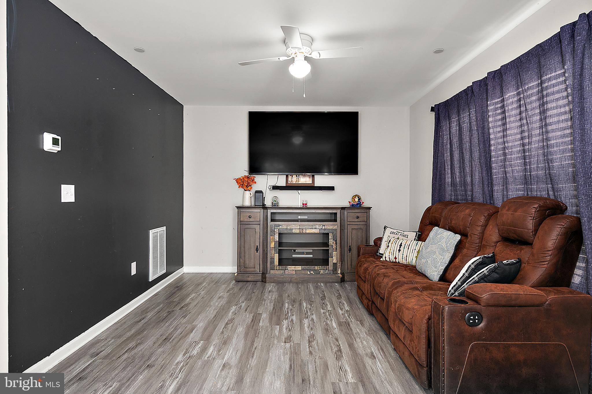 WOODLAND MANOR - Residential