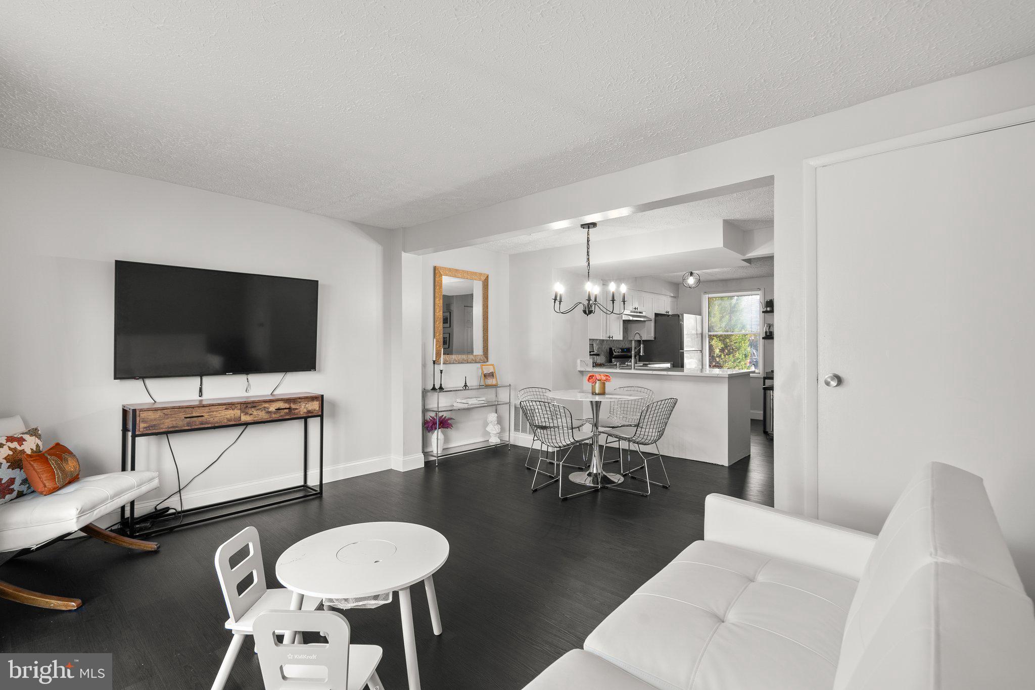 MIDDLEBROOK COMMONS - Residential