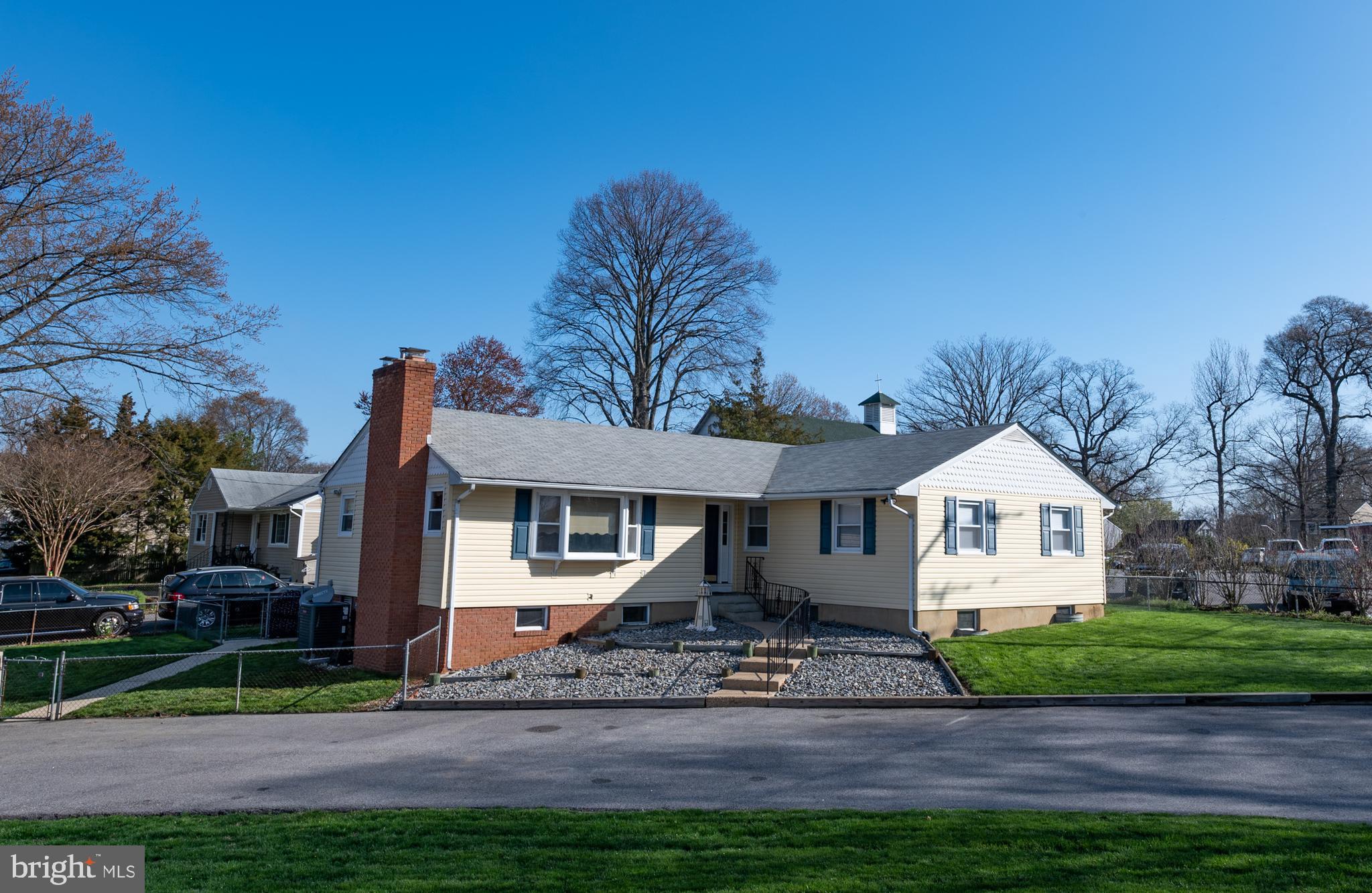 WOODLAND BEACH - Residential