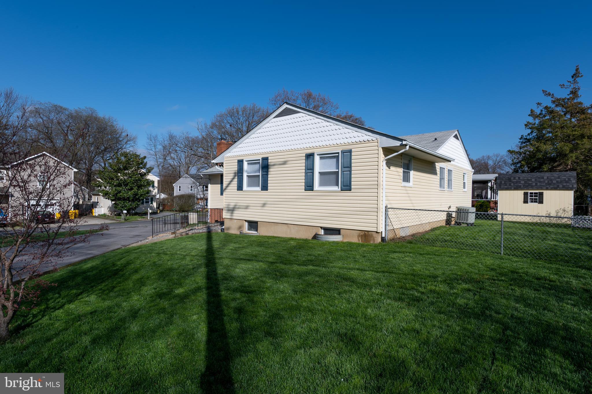 WOODLAND BEACH - Residential