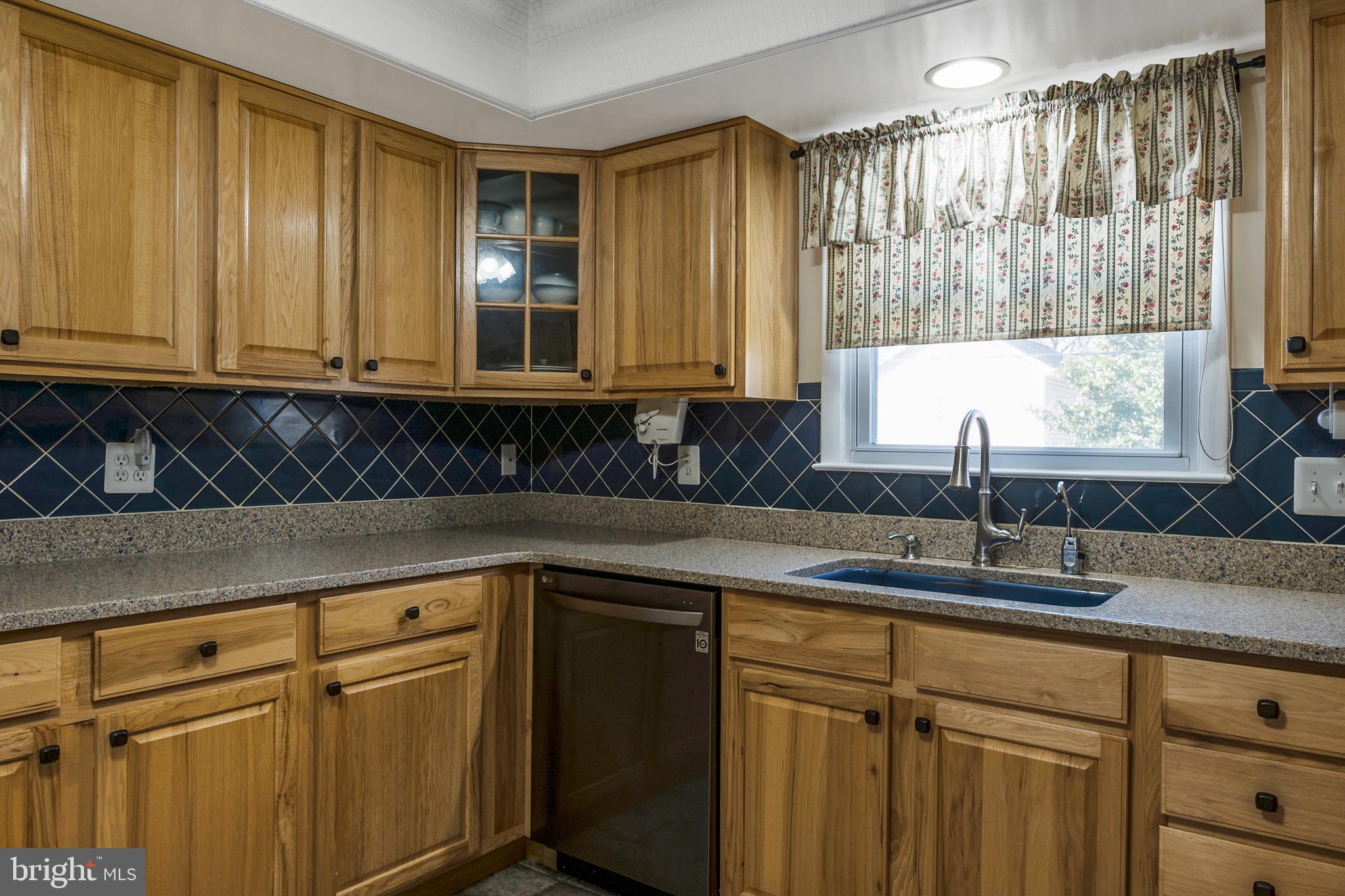 WOODLAND BEACH - Residential