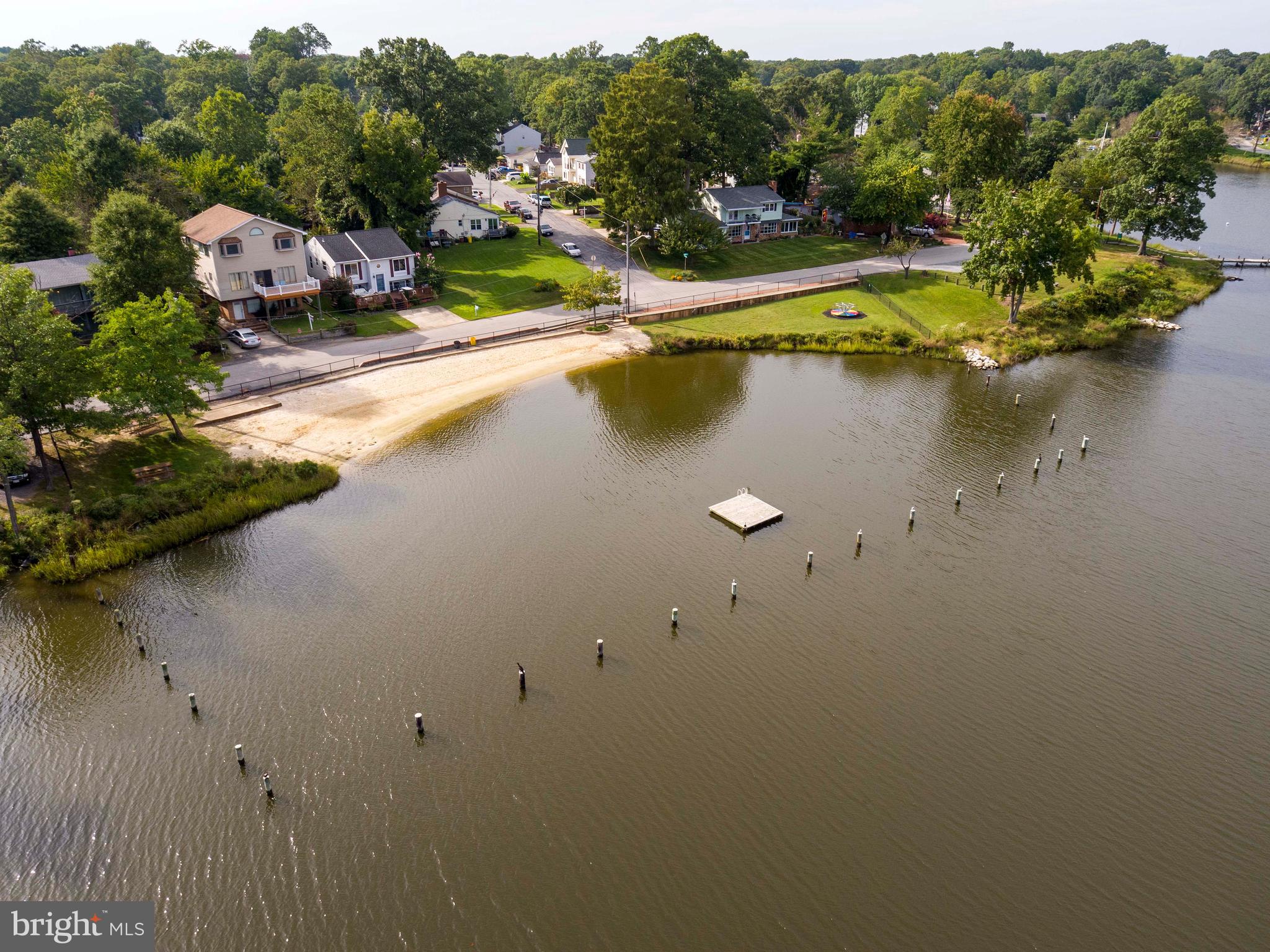 WOODLAND BEACH - Residential