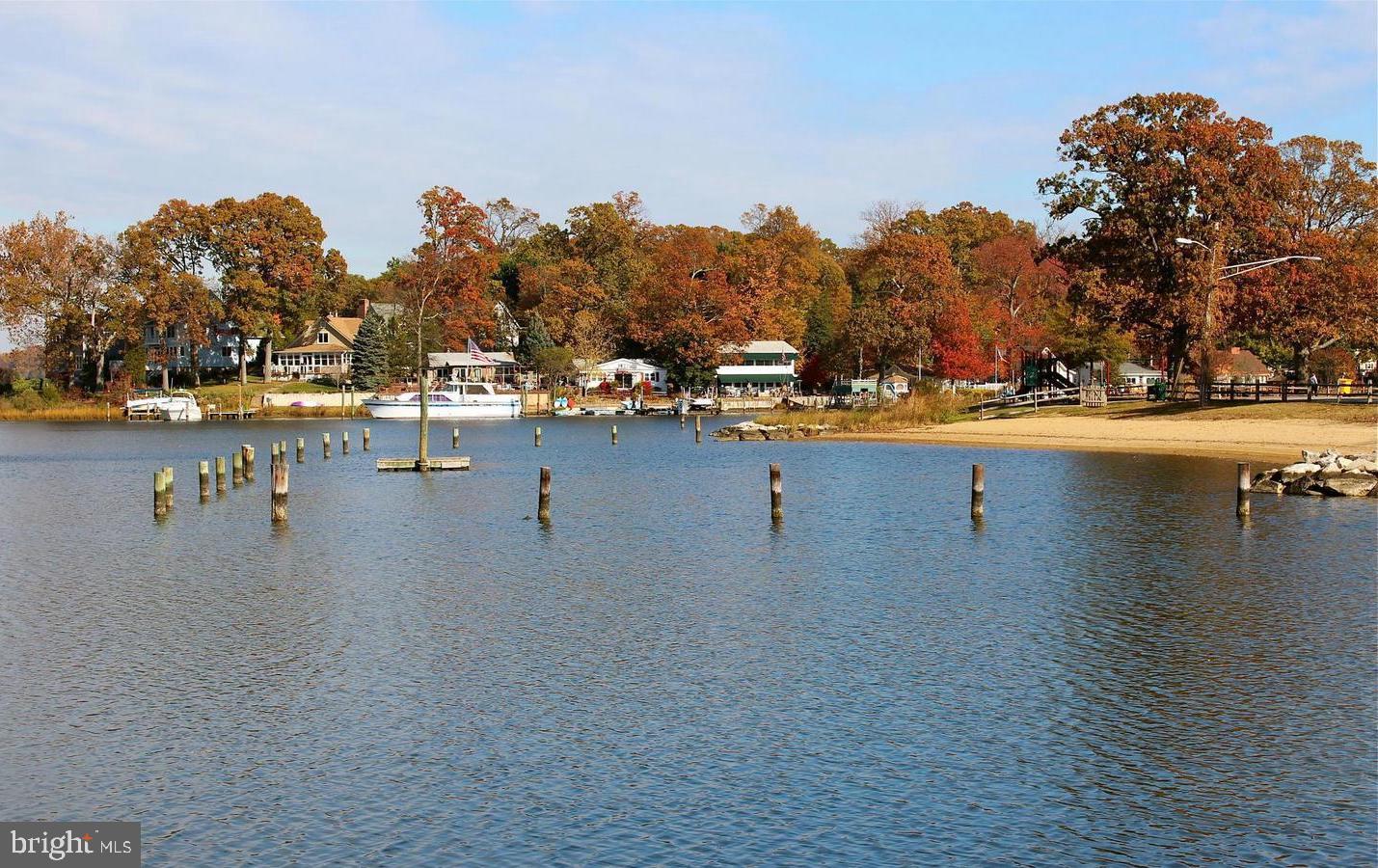 WOODLAND BEACH - Residential