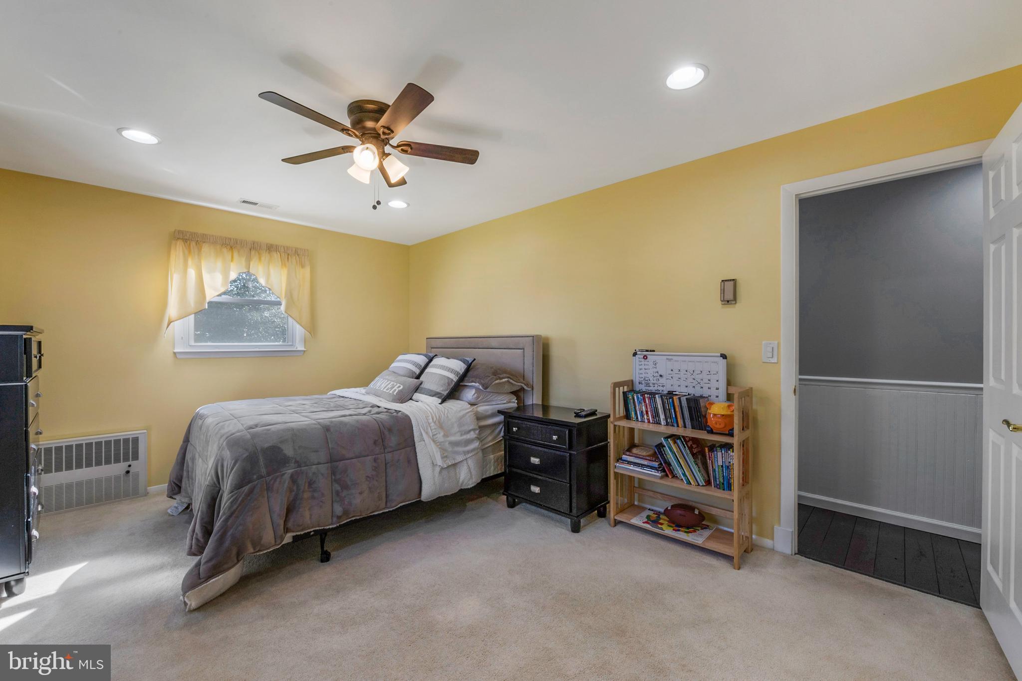 WOODLAND BEACH - Residential