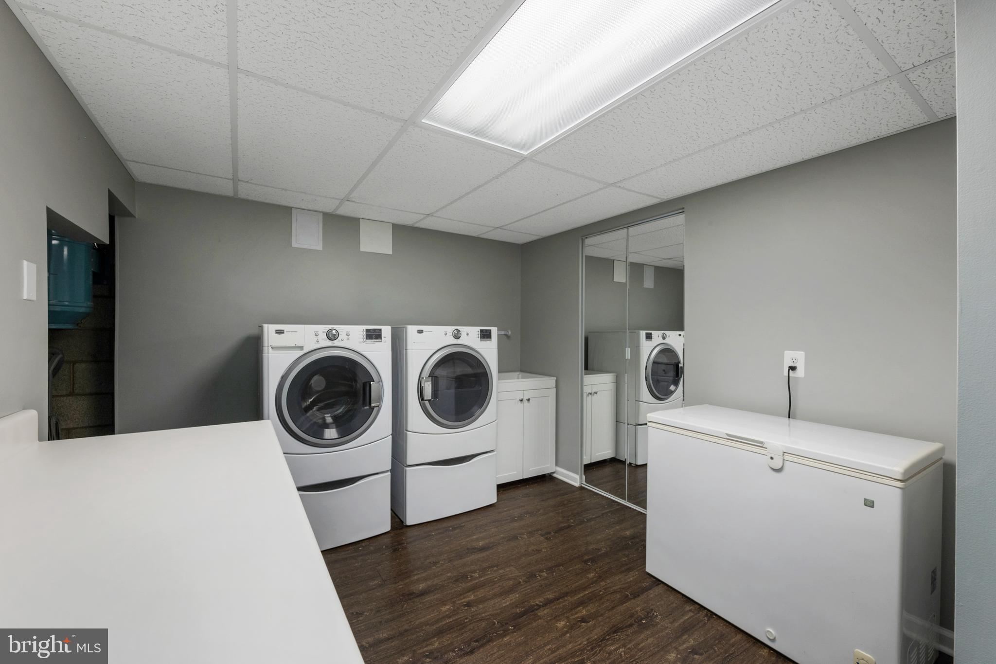 WOODLAND BEACH - Residential