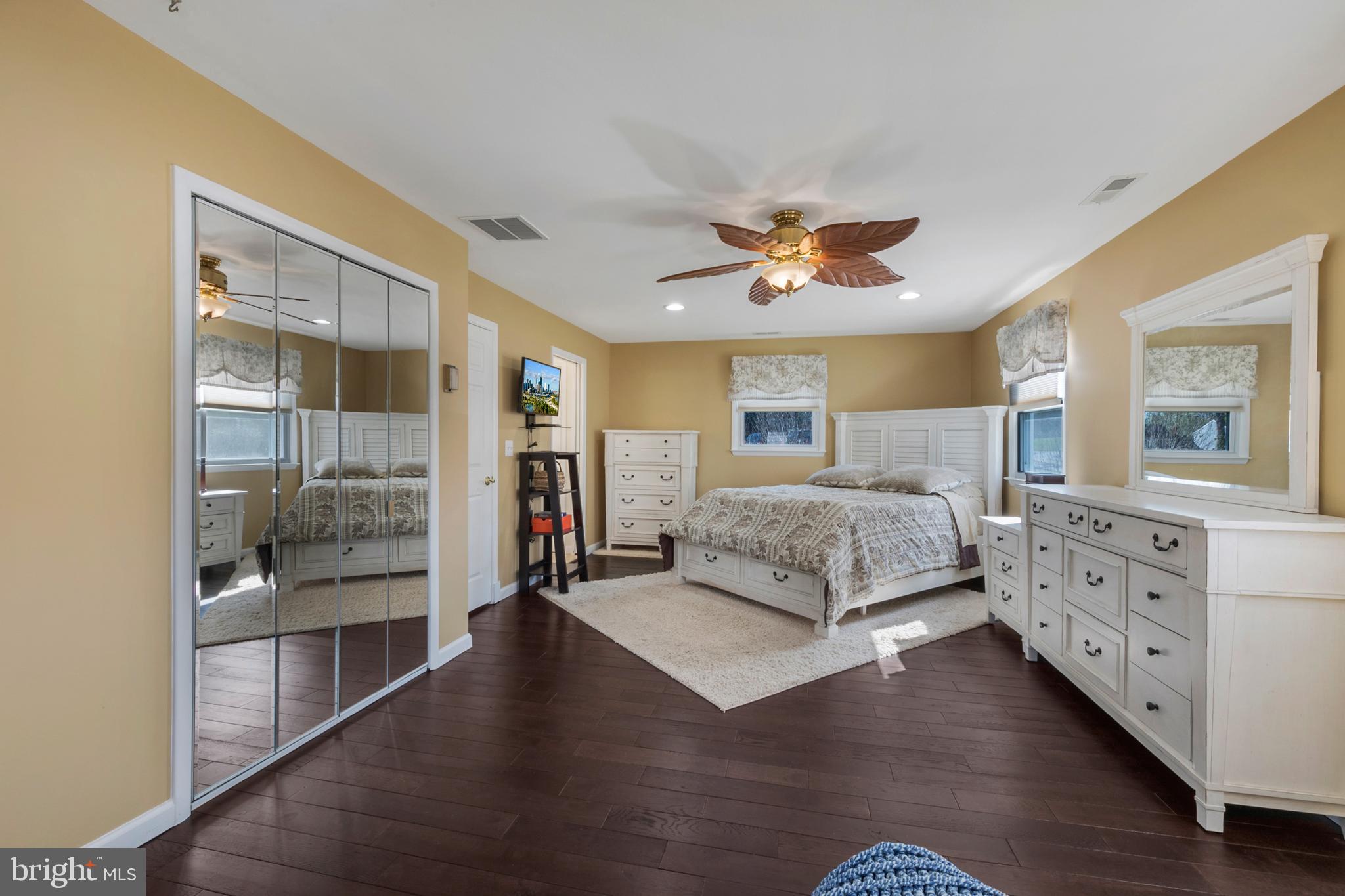 WOODLAND BEACH - Residential