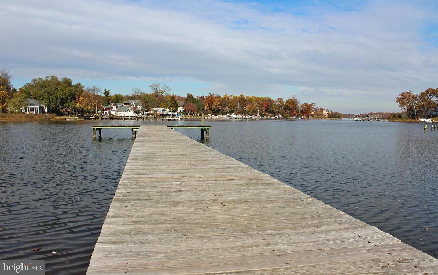 WOODLAND BEACH - Residential