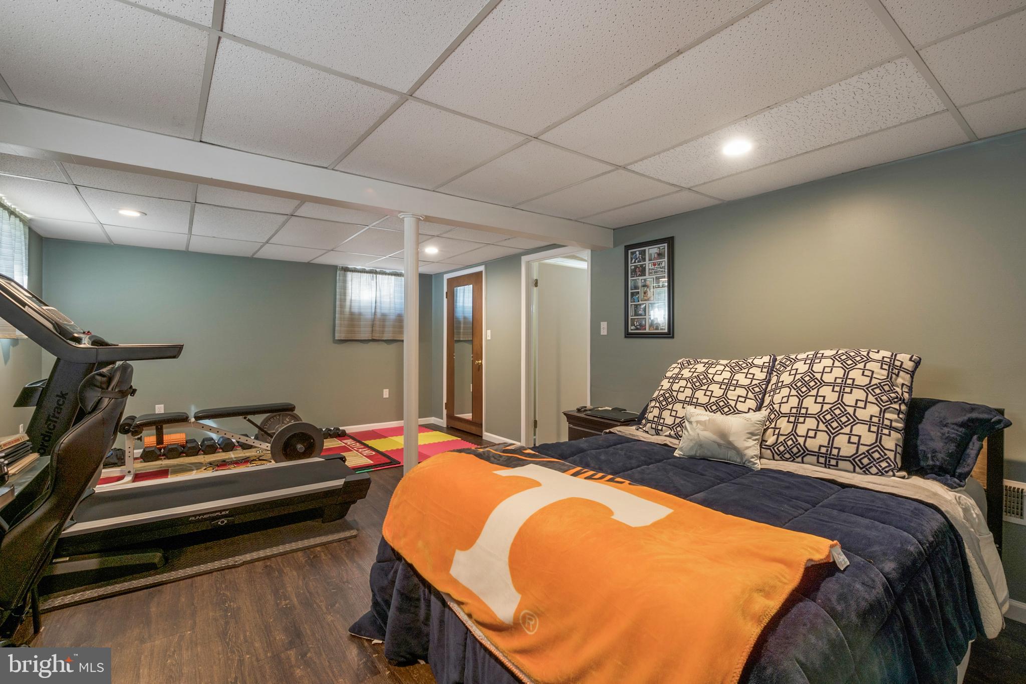 WOODLAND BEACH - Residential