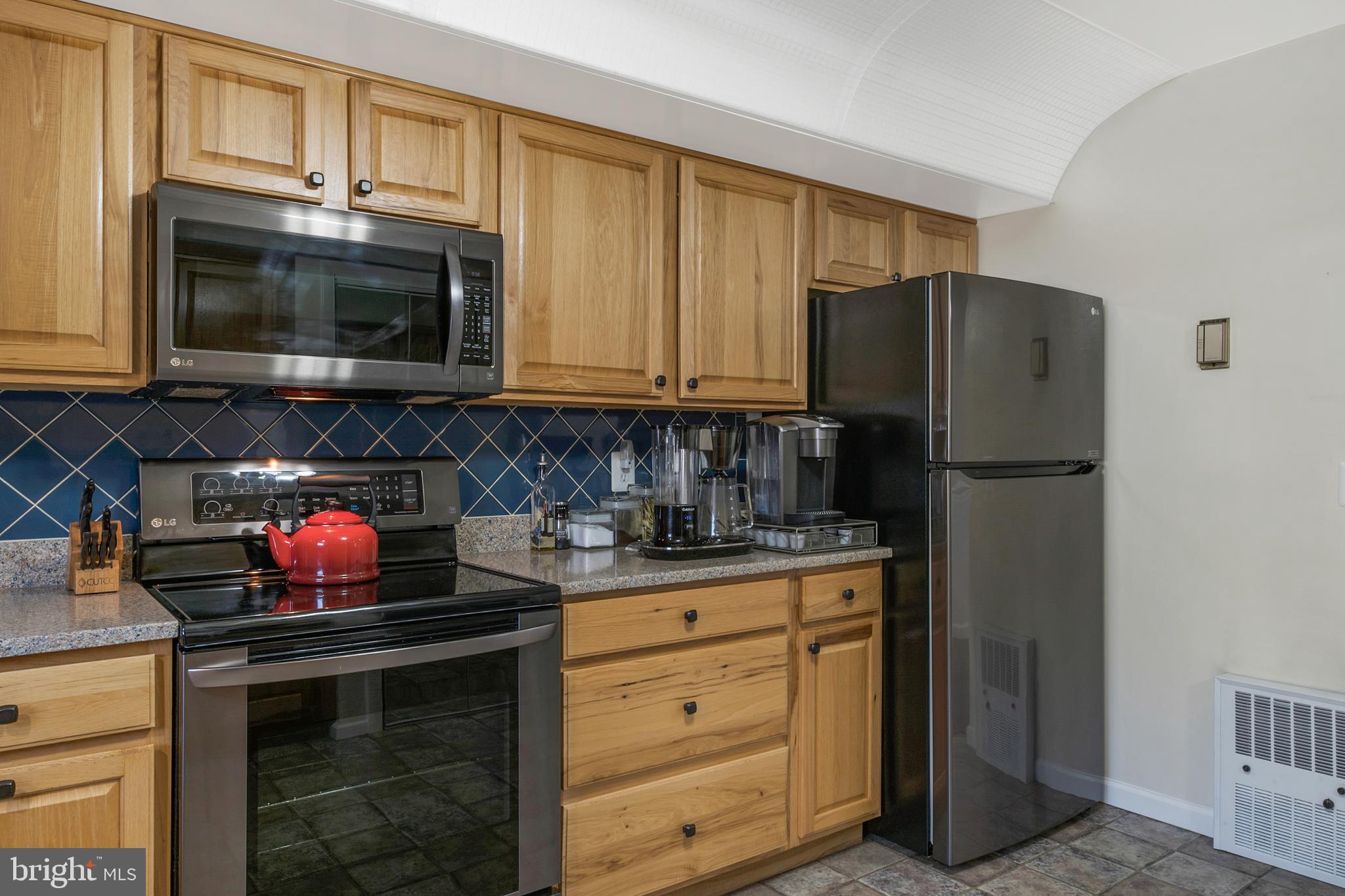 WOODLAND BEACH - Residential