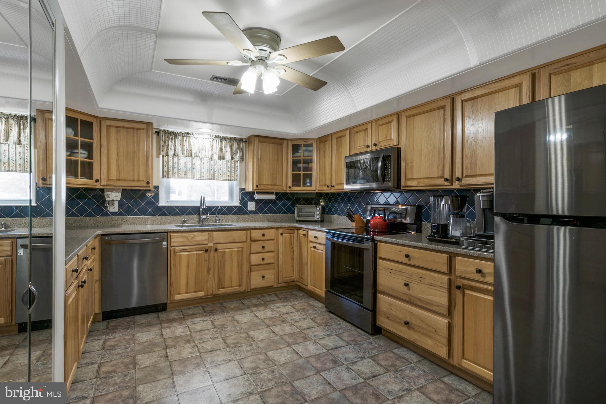 WOODLAND BEACH - Residential