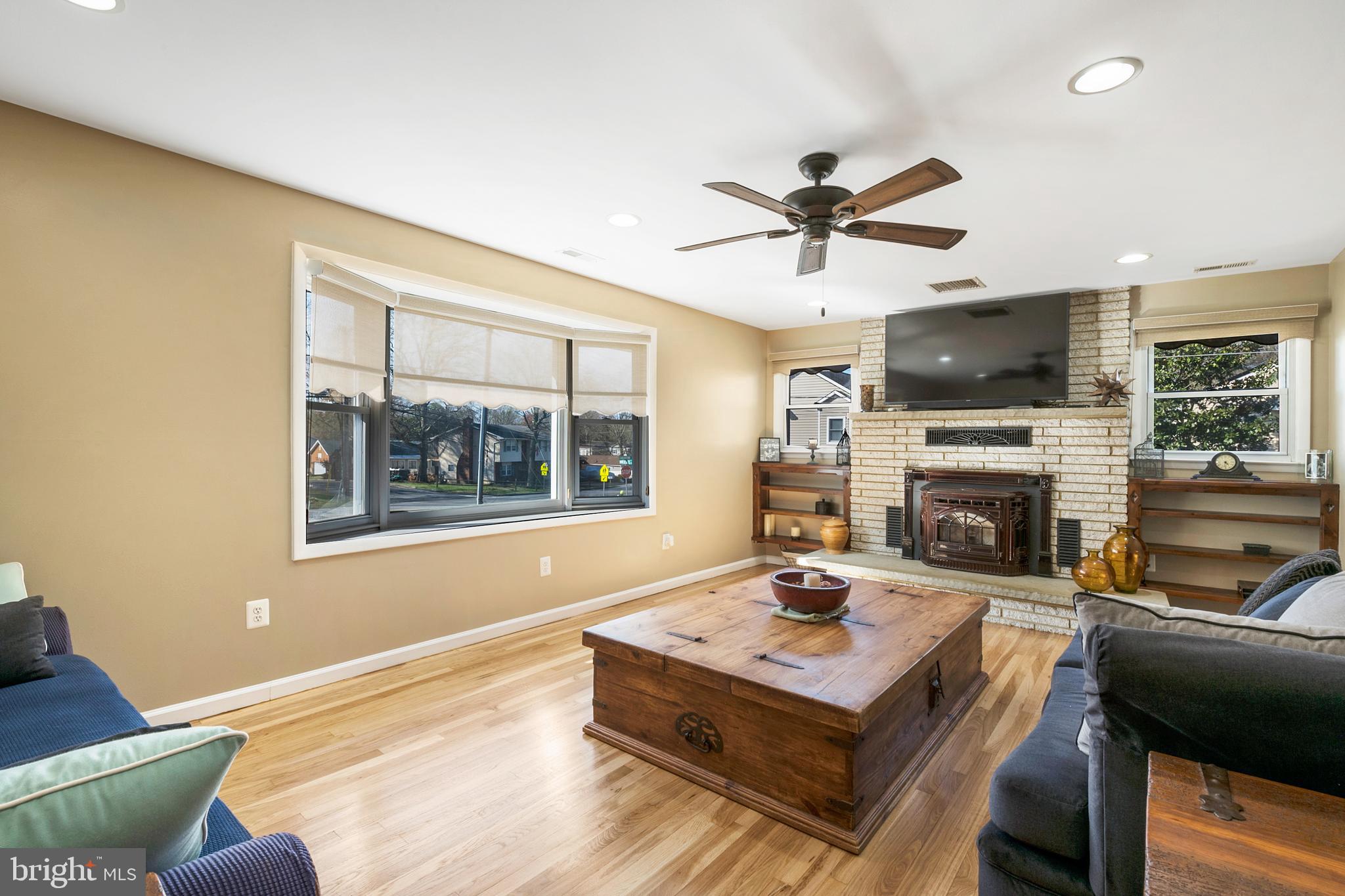 WOODLAND BEACH - Residential