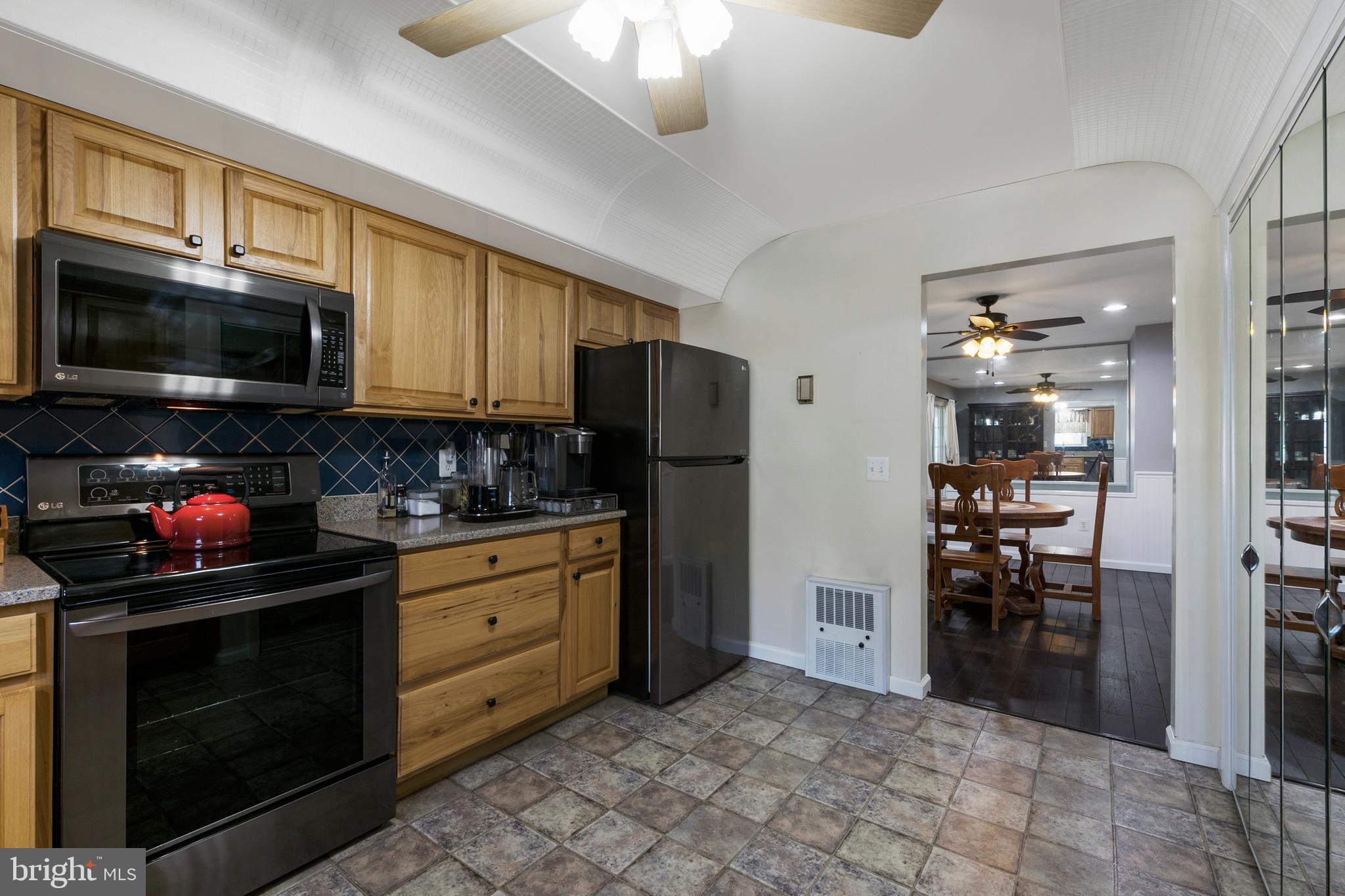 WOODLAND BEACH - Residential