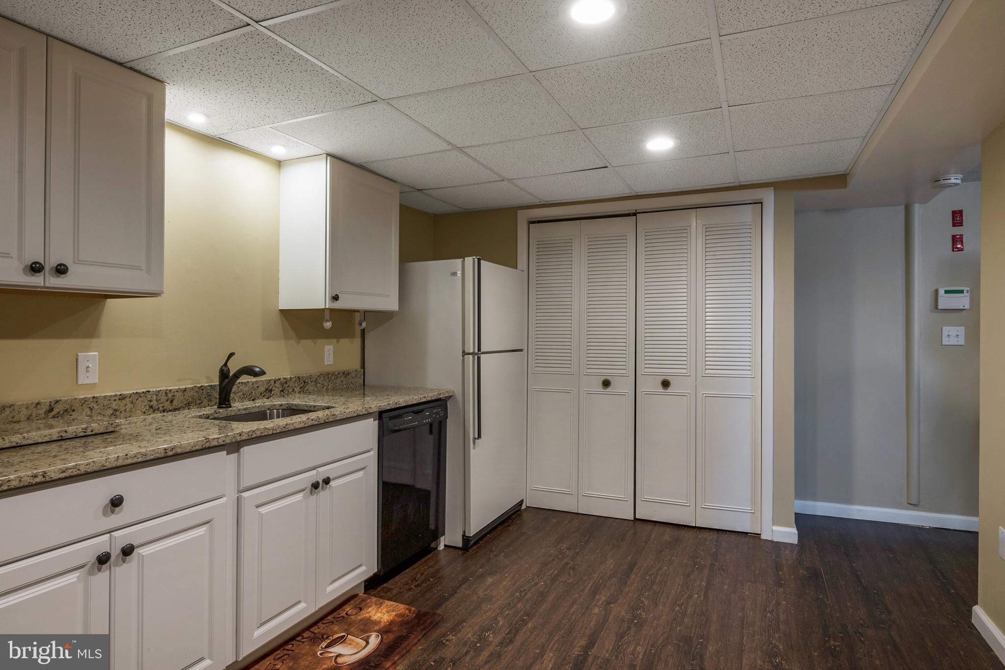 WOODLAND BEACH - Residential