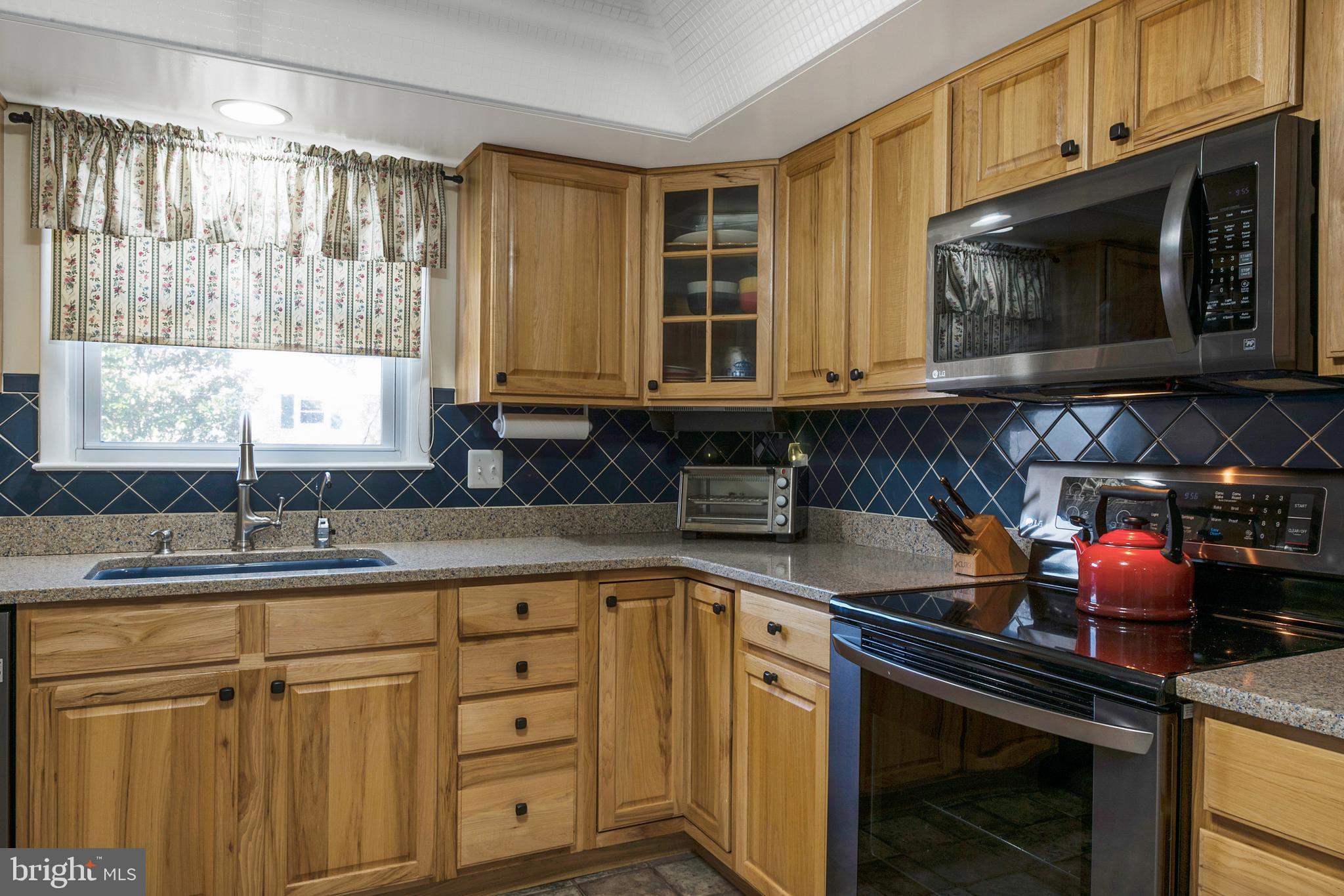 WOODLAND BEACH - Residential