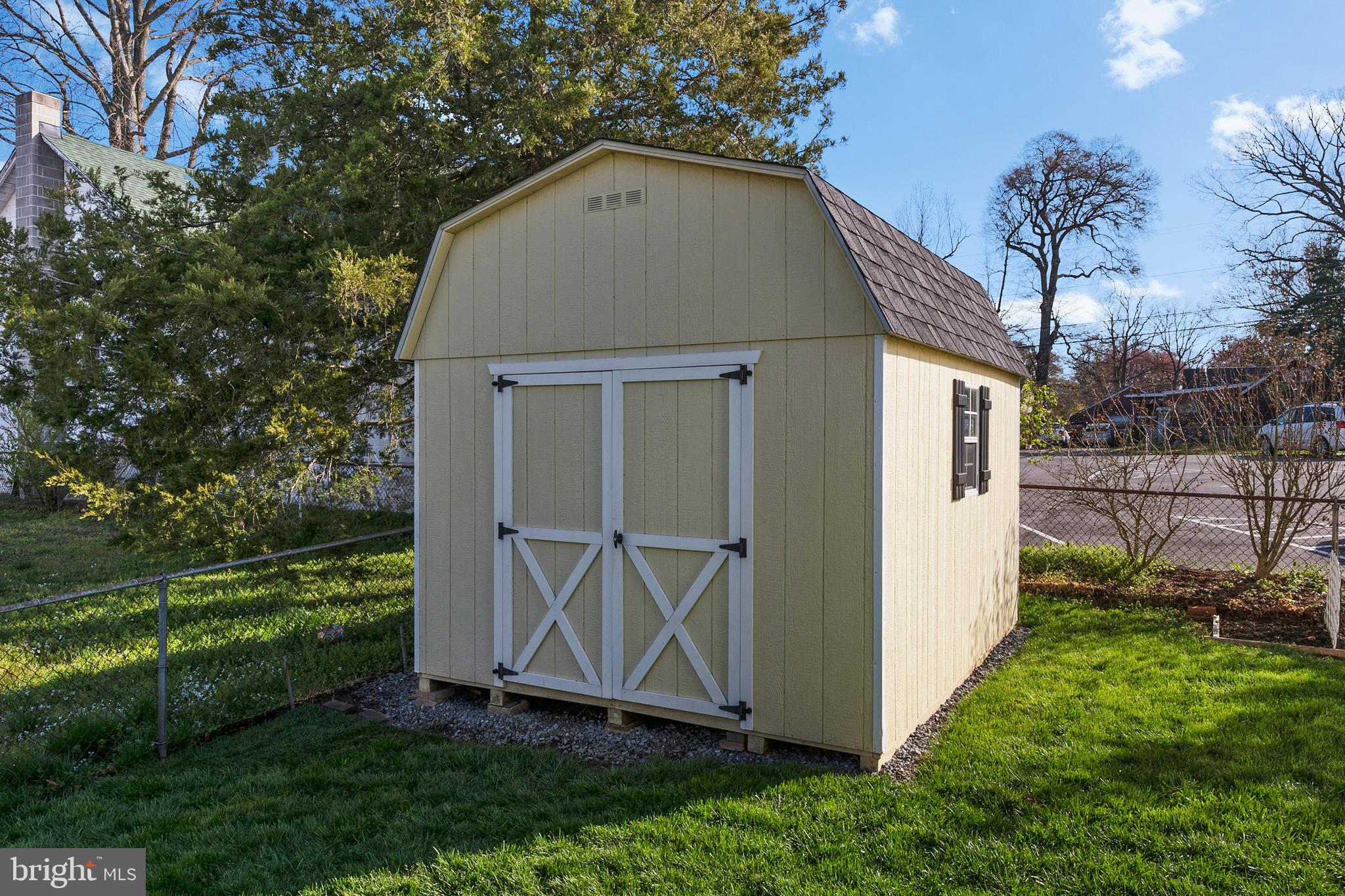 WOODLAND BEACH - Residential