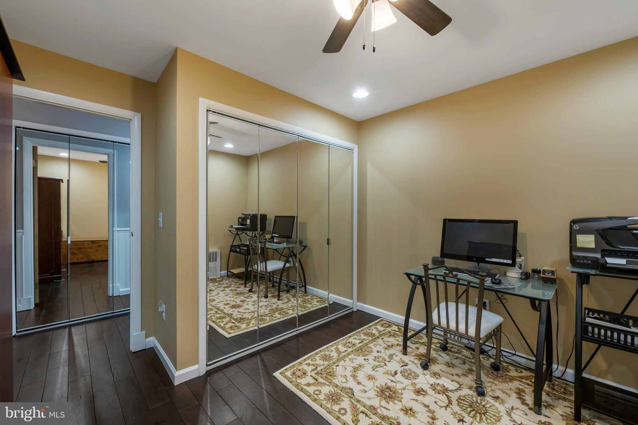 WOODLAND BEACH - Residential