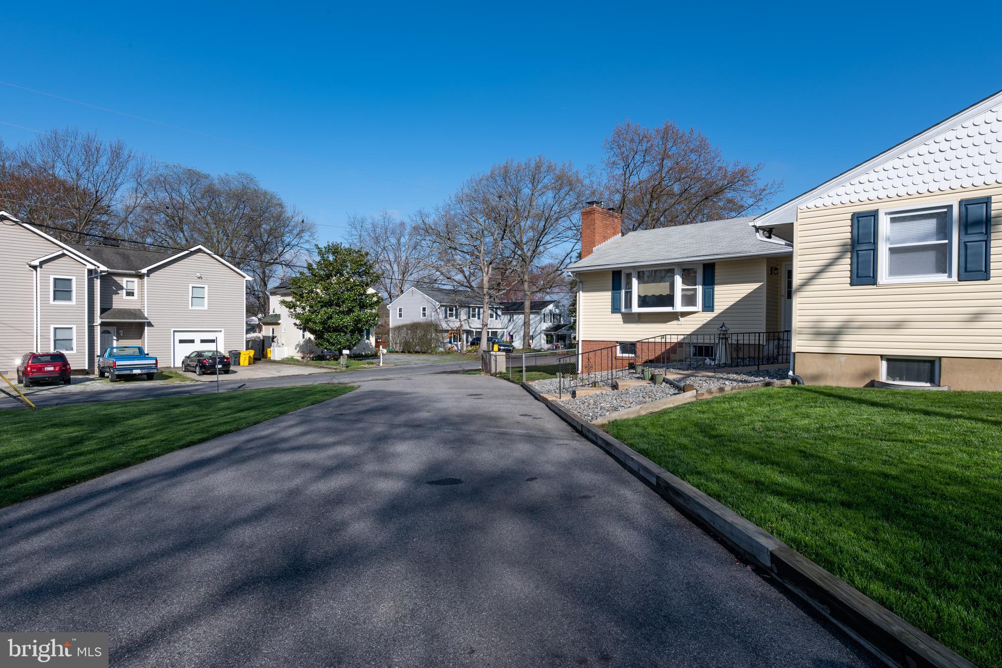 WOODLAND BEACH - Residential