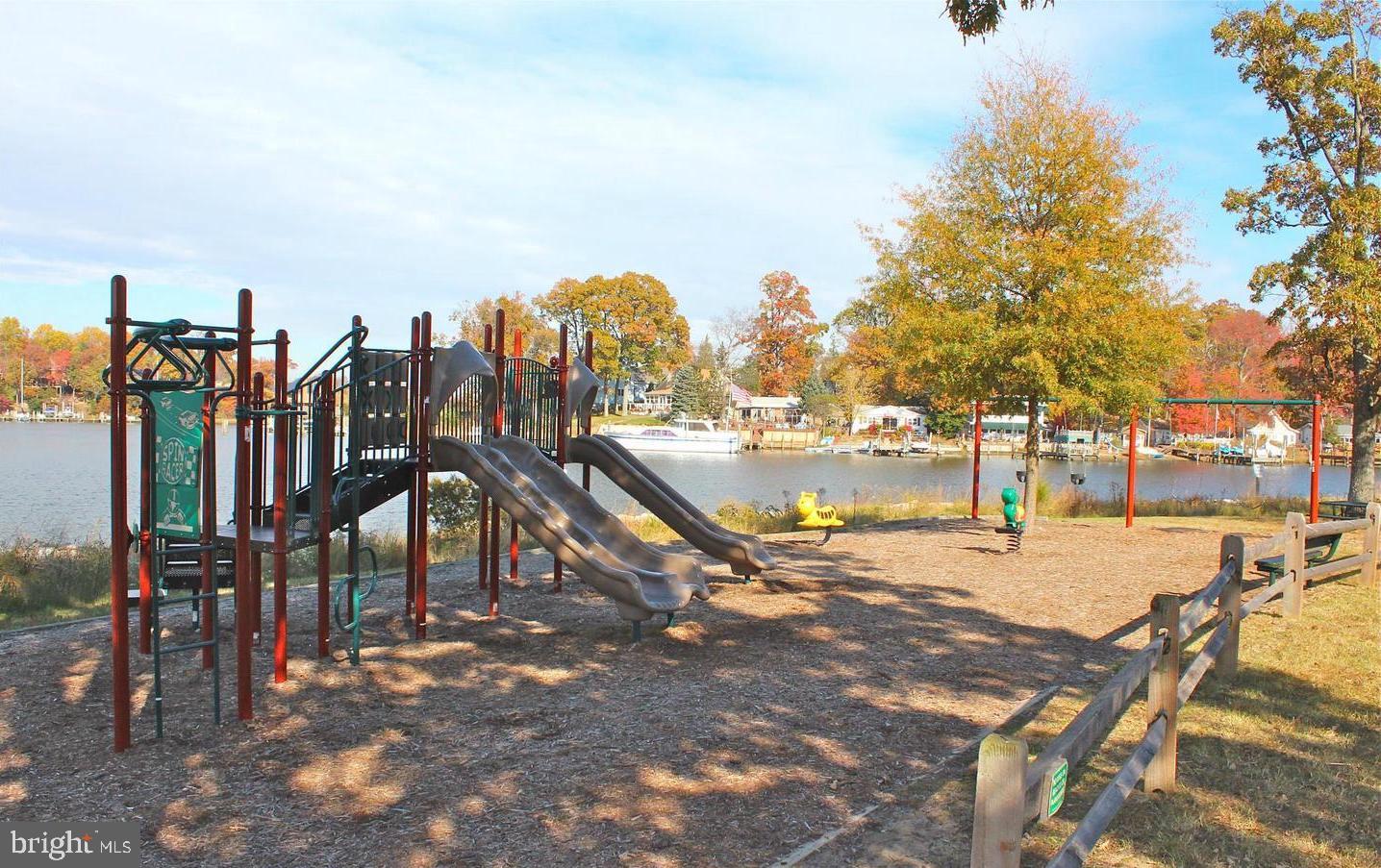 WOODLAND BEACH - Residential