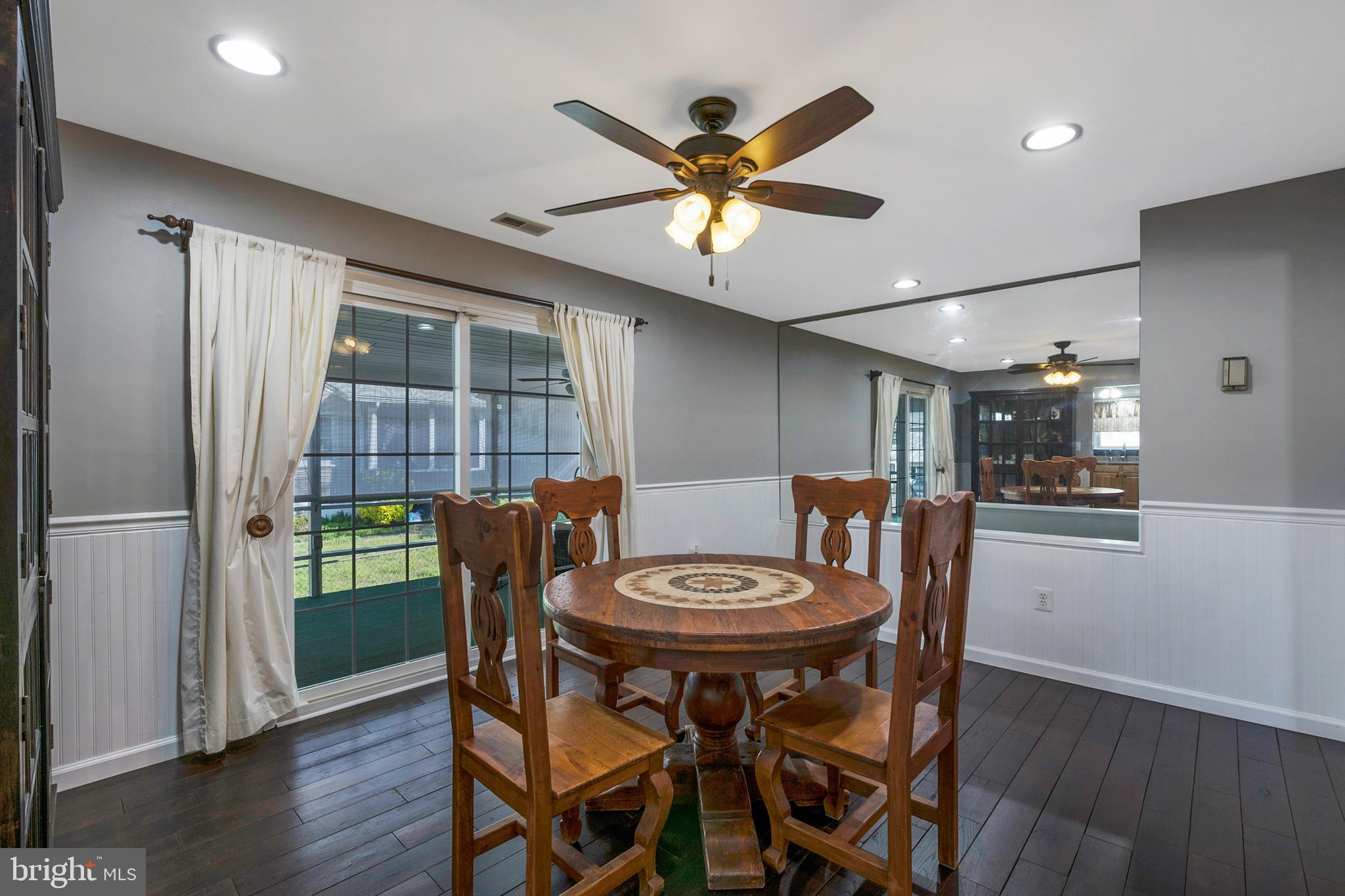 WOODLAND BEACH - Residential