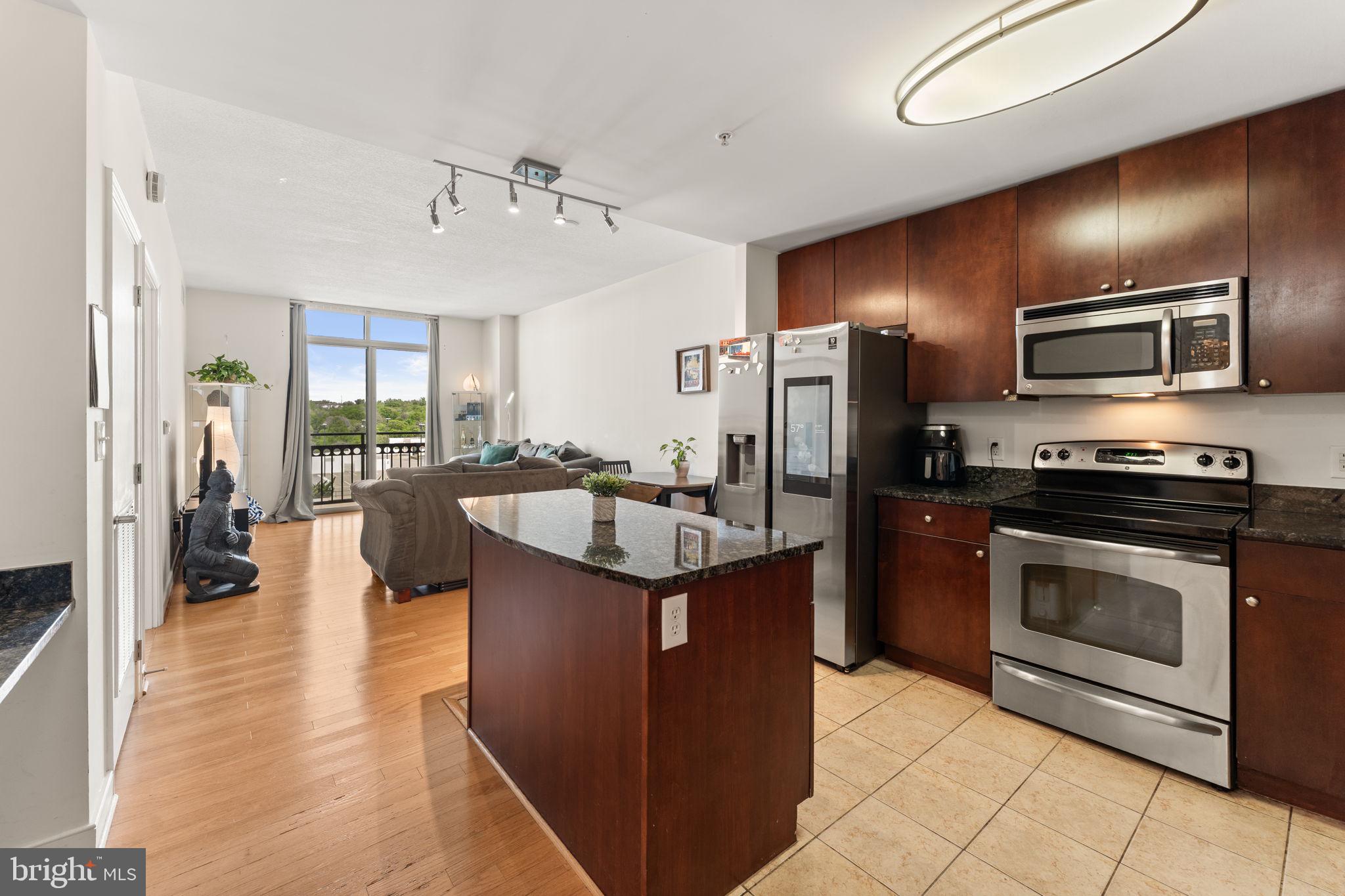 ONE NATIONAL HARBOR CONDOMINIUM - Residential