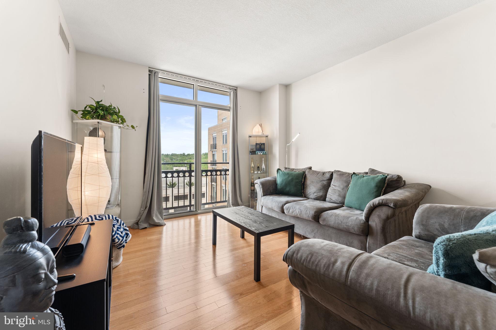 ONE NATIONAL HARBOR CONDOMINIUM - Residential