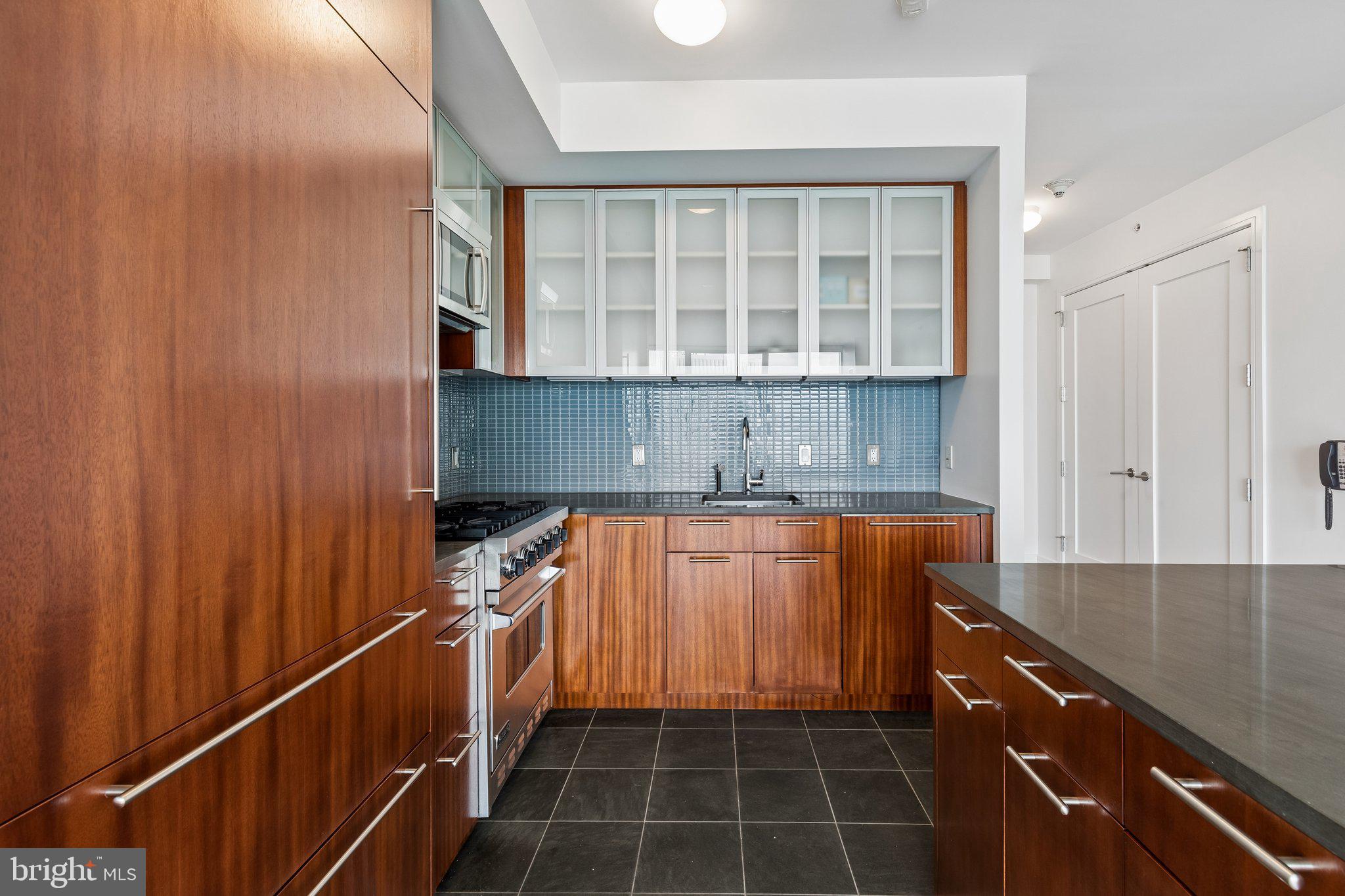 AVENUE OF THE ARTS - Residential