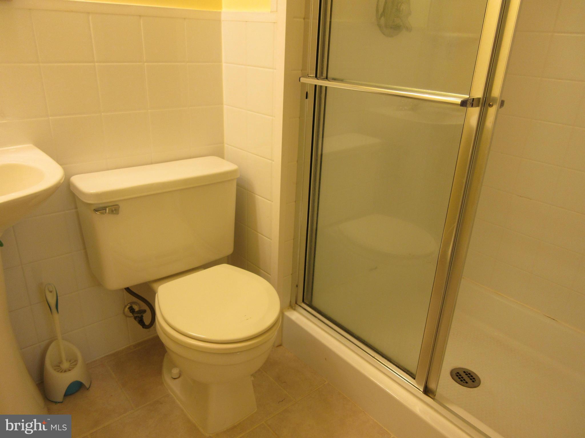 AMERICANA FAIRFAX - Residential Lease