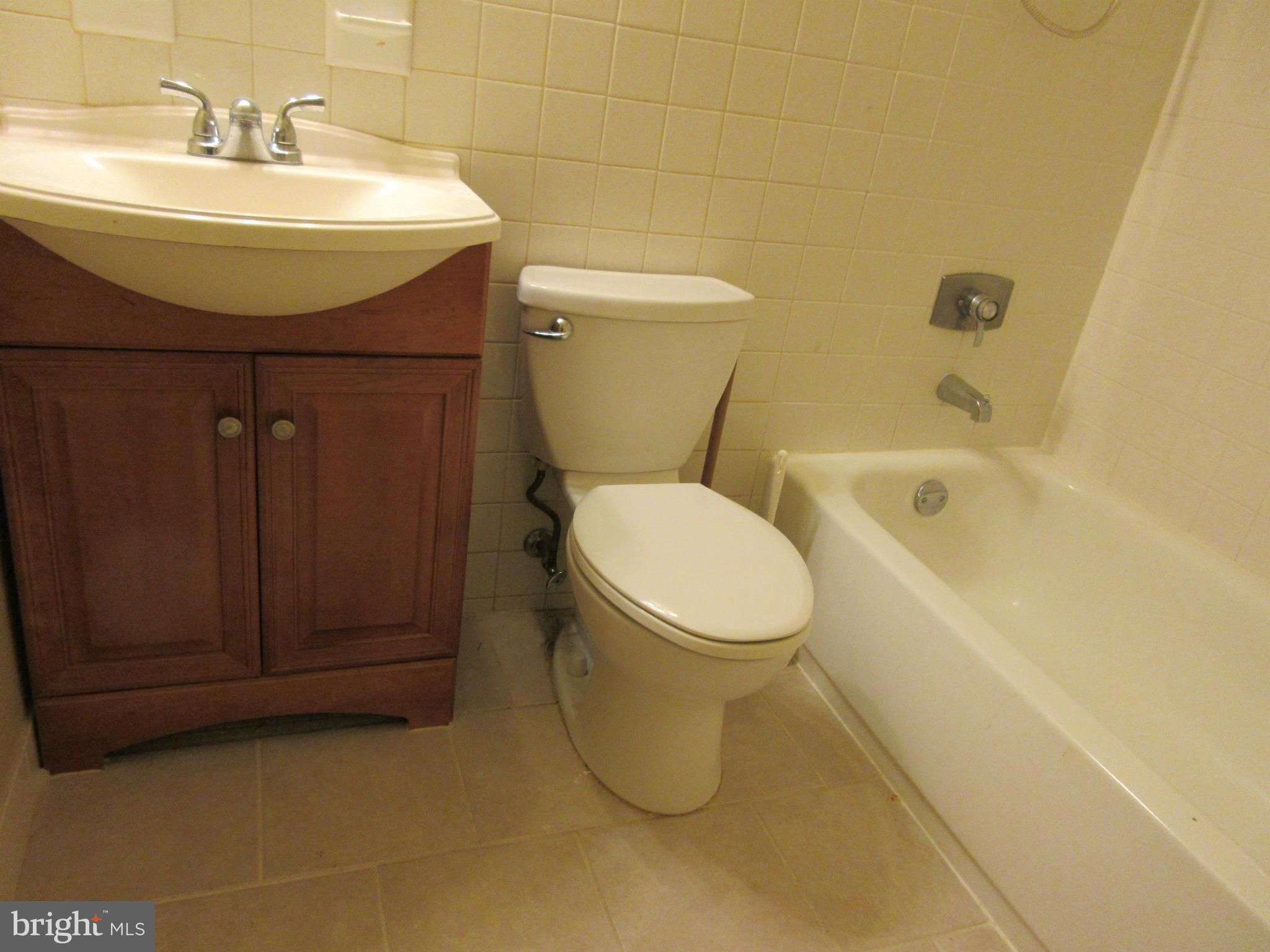 AMERICANA FAIRFAX - Residential Lease