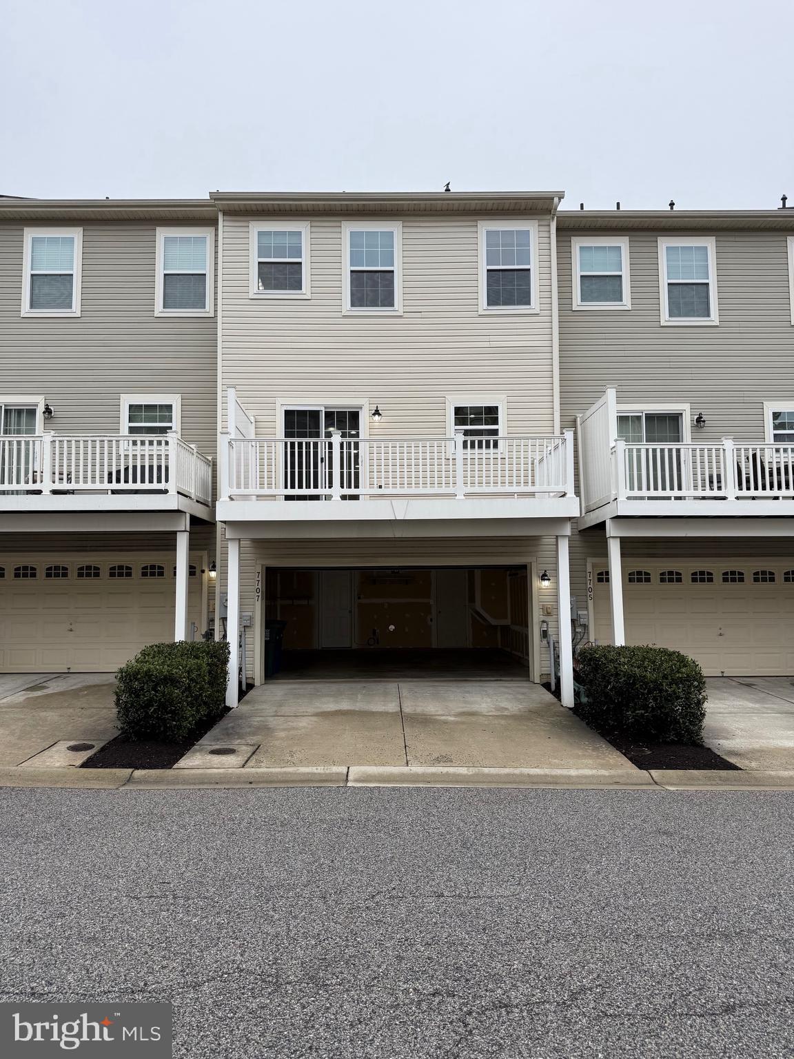 DORSET GARDENS AT BLUE STREAM - Residential