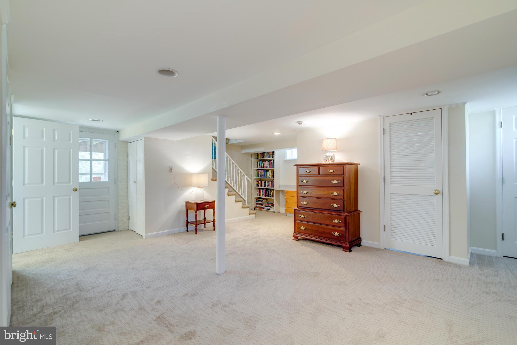 ARLINGTON FOREST - Residential