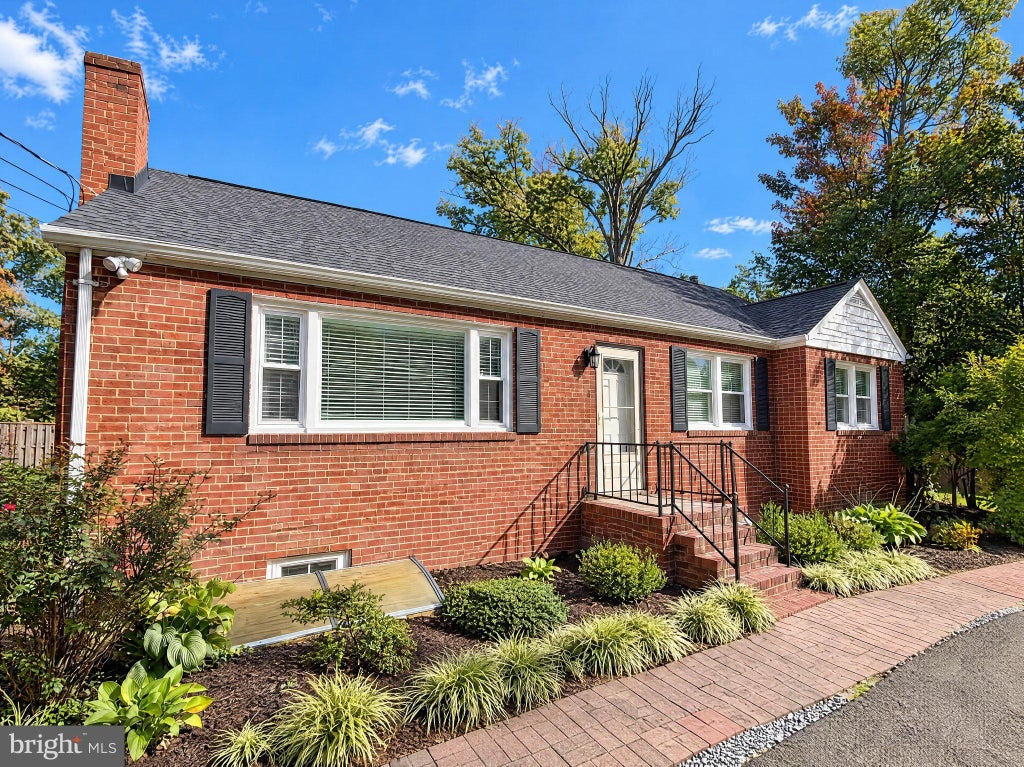 Photo of 3907 Prosperity Avenue, FAIRFAX, VA 22031 (MLS # VAFX2347476)