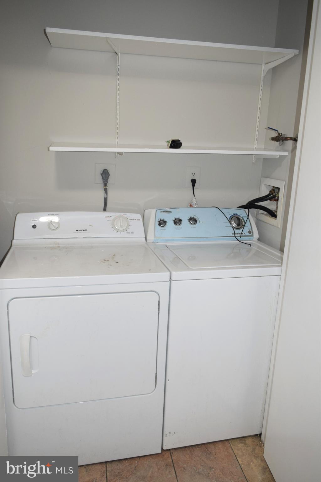 LAUREL LAKES - Residential Lease