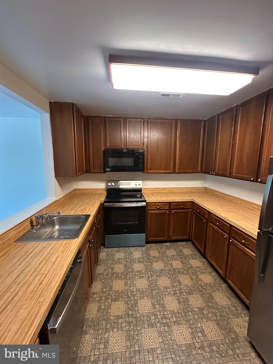 MAYFAIR - Residential Lease