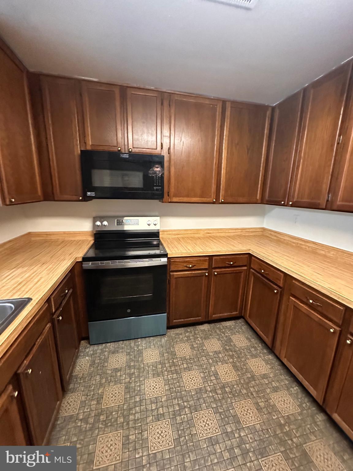 MAYFAIR - Residential Lease