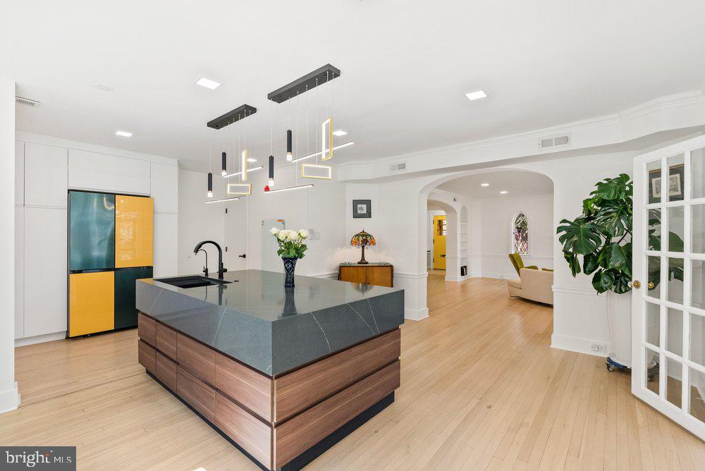 FOXHALL VILLAGE - Residential
