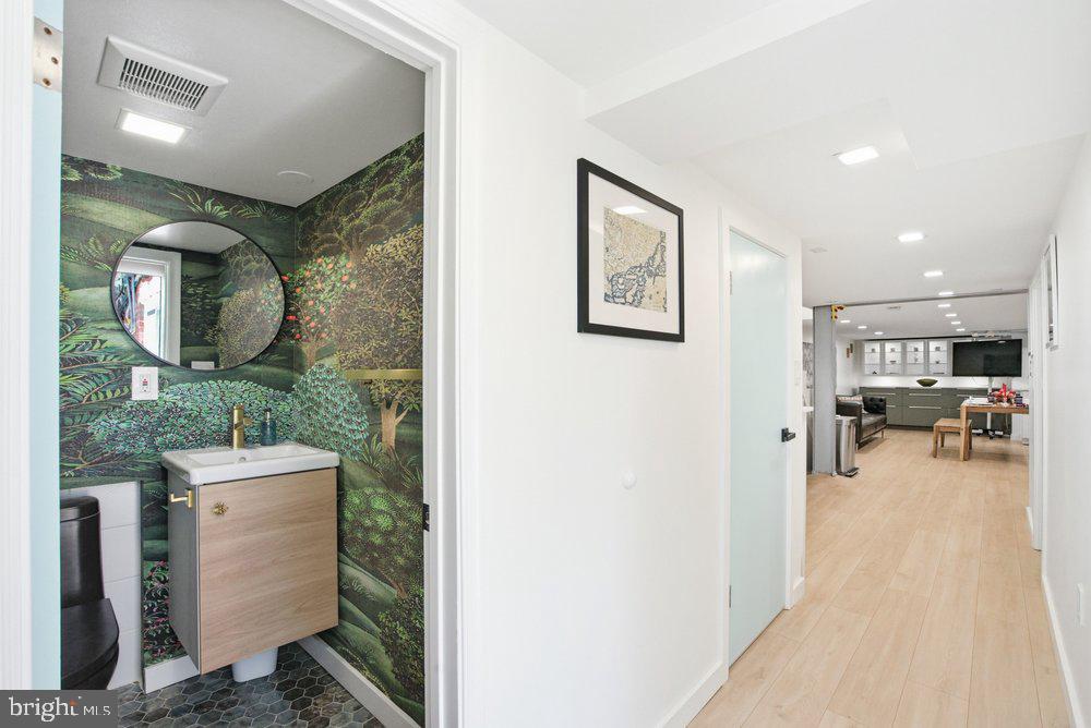 FOXHALL VILLAGE - Residential
