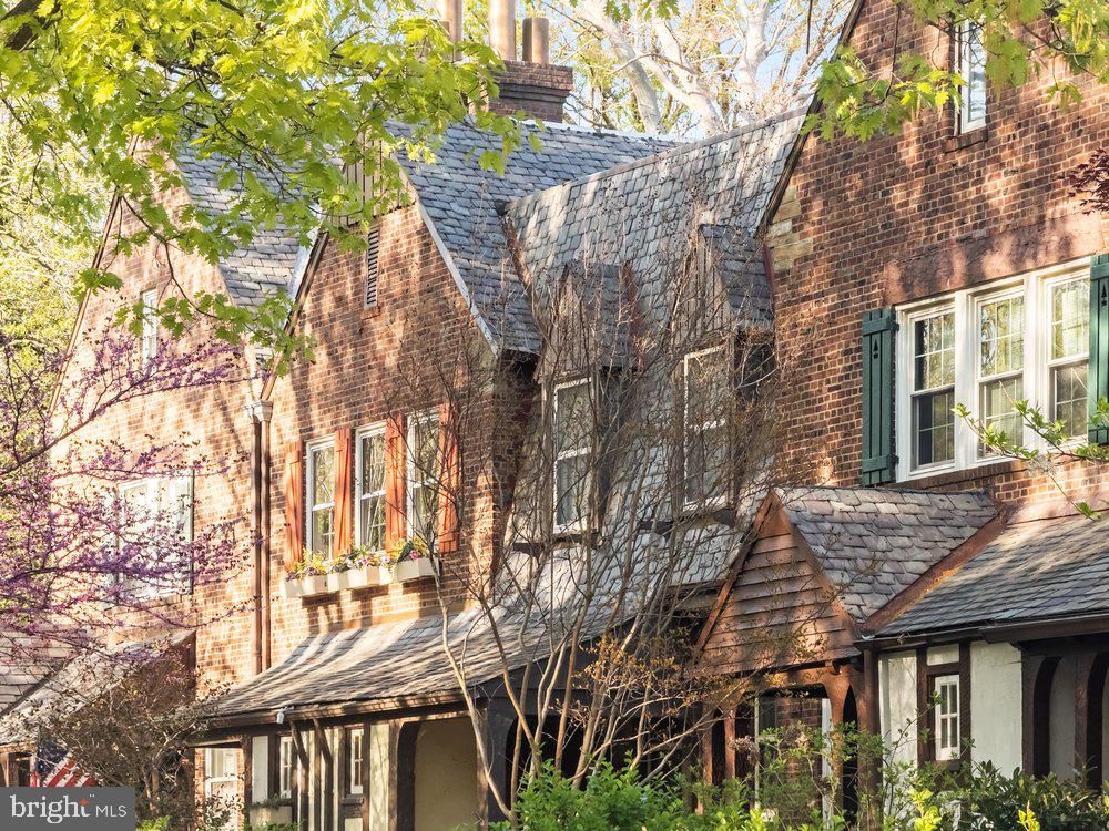 FOXHALL VILLAGE - Residential