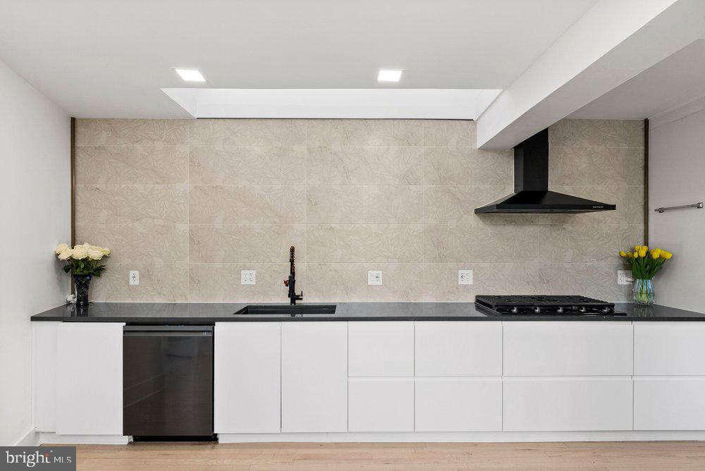 FOXHALL VILLAGE - Residential