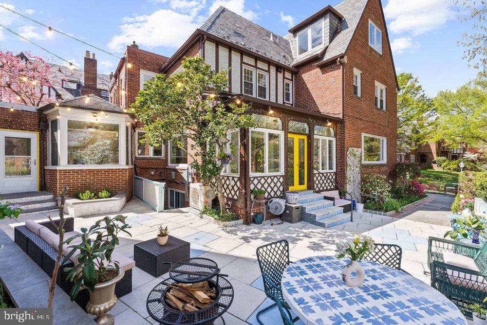 FOXHALL VILLAGE - Residential